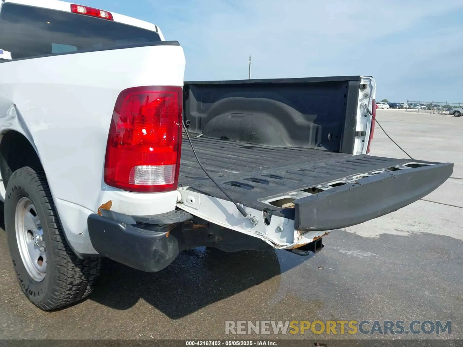 12 Photograph of a damaged car 1C6RR7ST3KS688104 RAM 1500 CLASSIC 2019