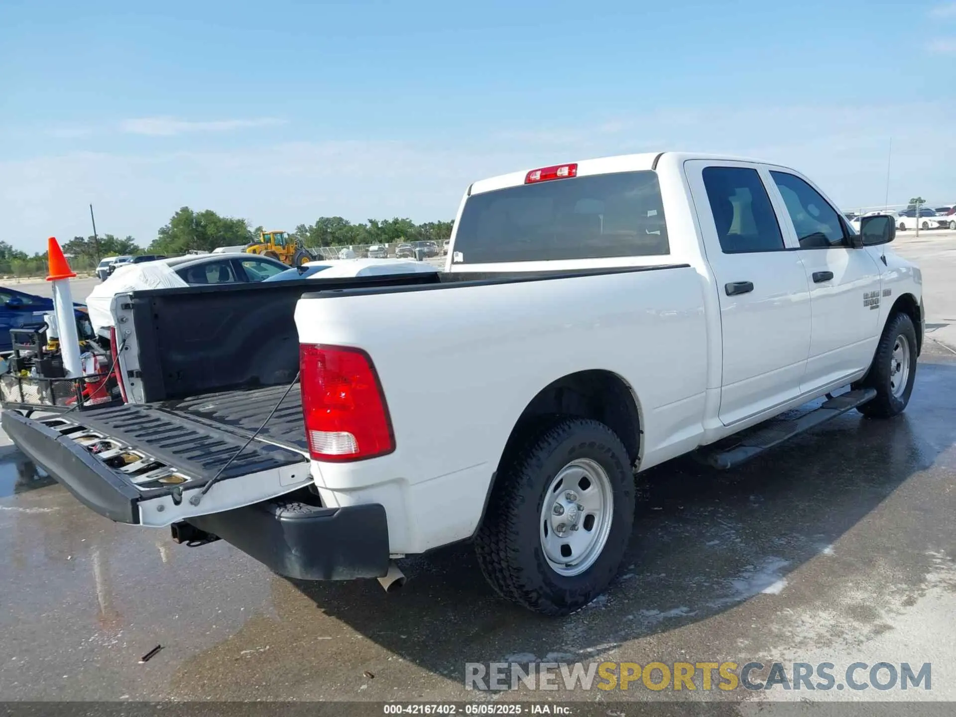 4 Photograph of a damaged car 1C6RR7ST3KS688104 RAM 1500 CLASSIC 2019