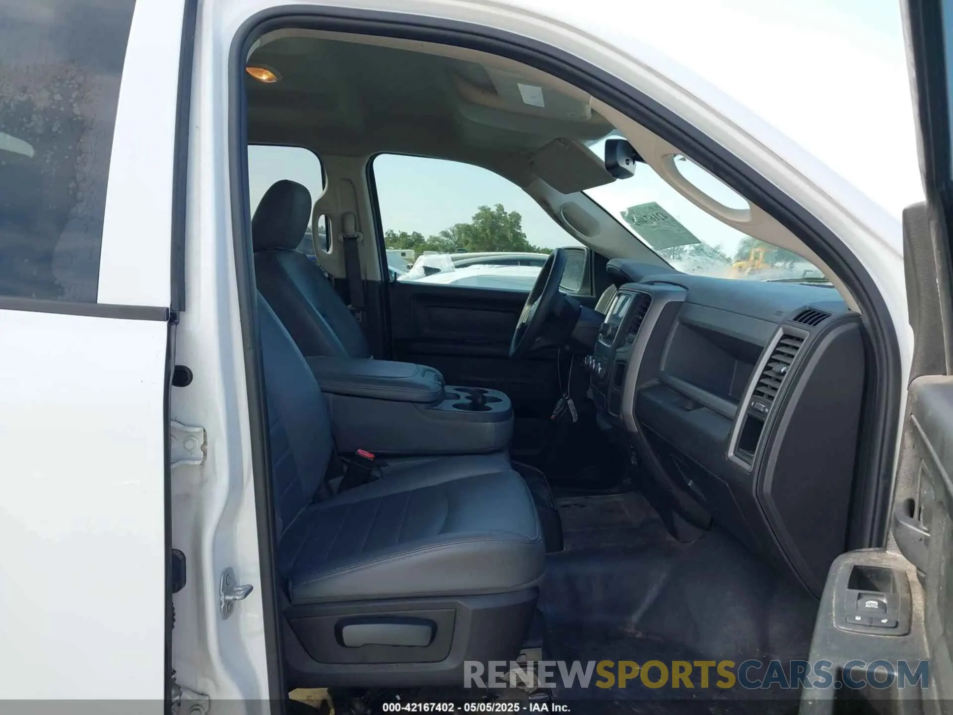 5 Photograph of a damaged car 1C6RR7ST3KS688104 RAM 1500 CLASSIC 2019