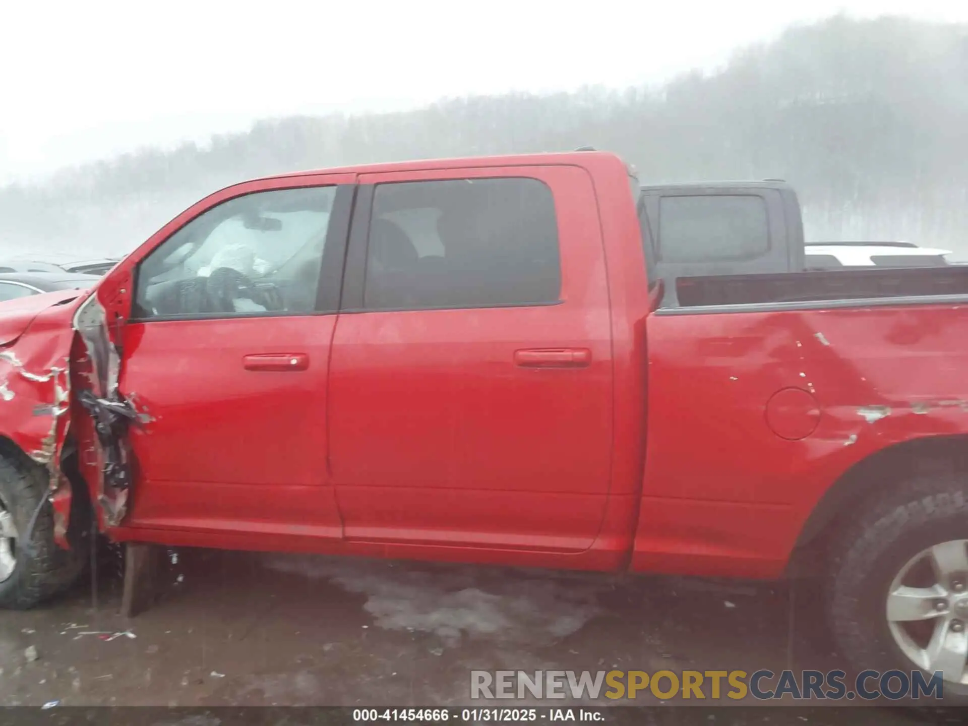 14 Photograph of a damaged car 1C6RR7TT1KS510559 RAM 1500 CLASSIC 2019