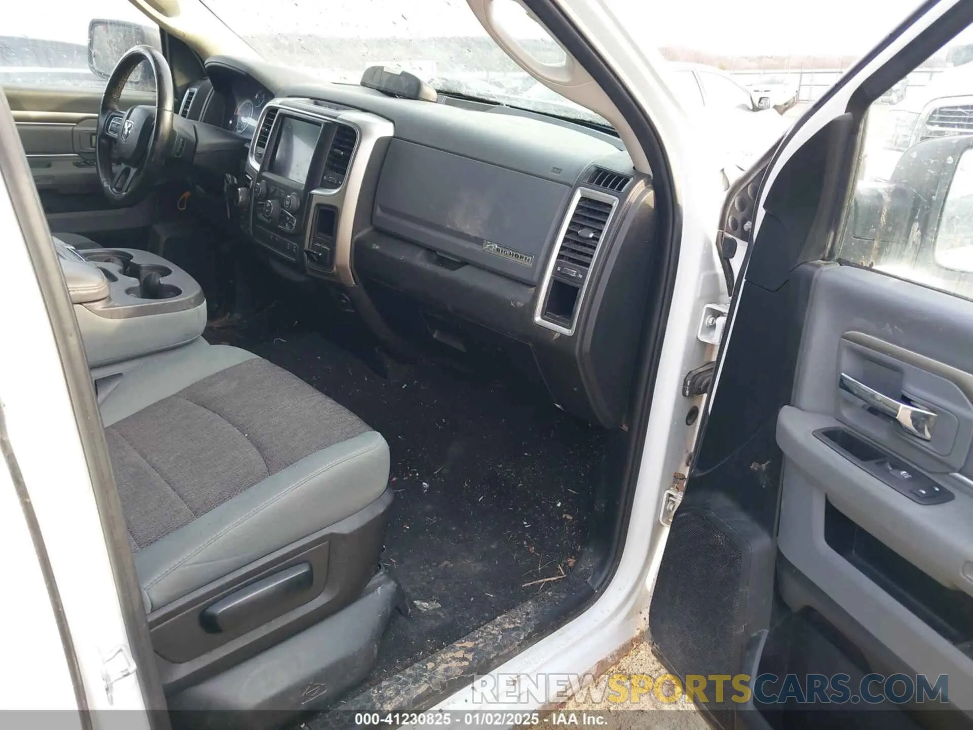 5 Photograph of a damaged car 1C6RR7TT1KS513056 RAM 1500 CLASSIC 2019