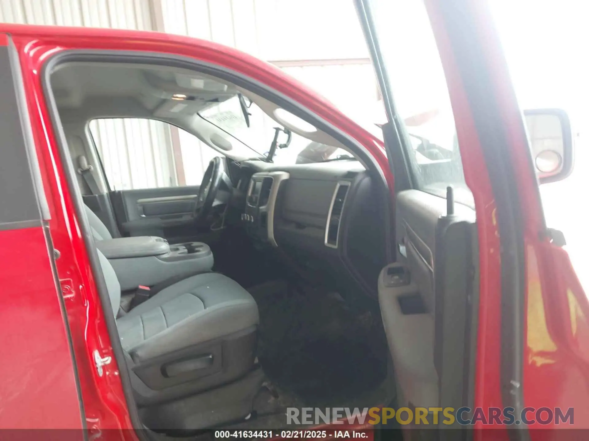 5 Photograph of a damaged car 1C6RR7TT1KS654516 RAM 1500 CLASSIC 2019