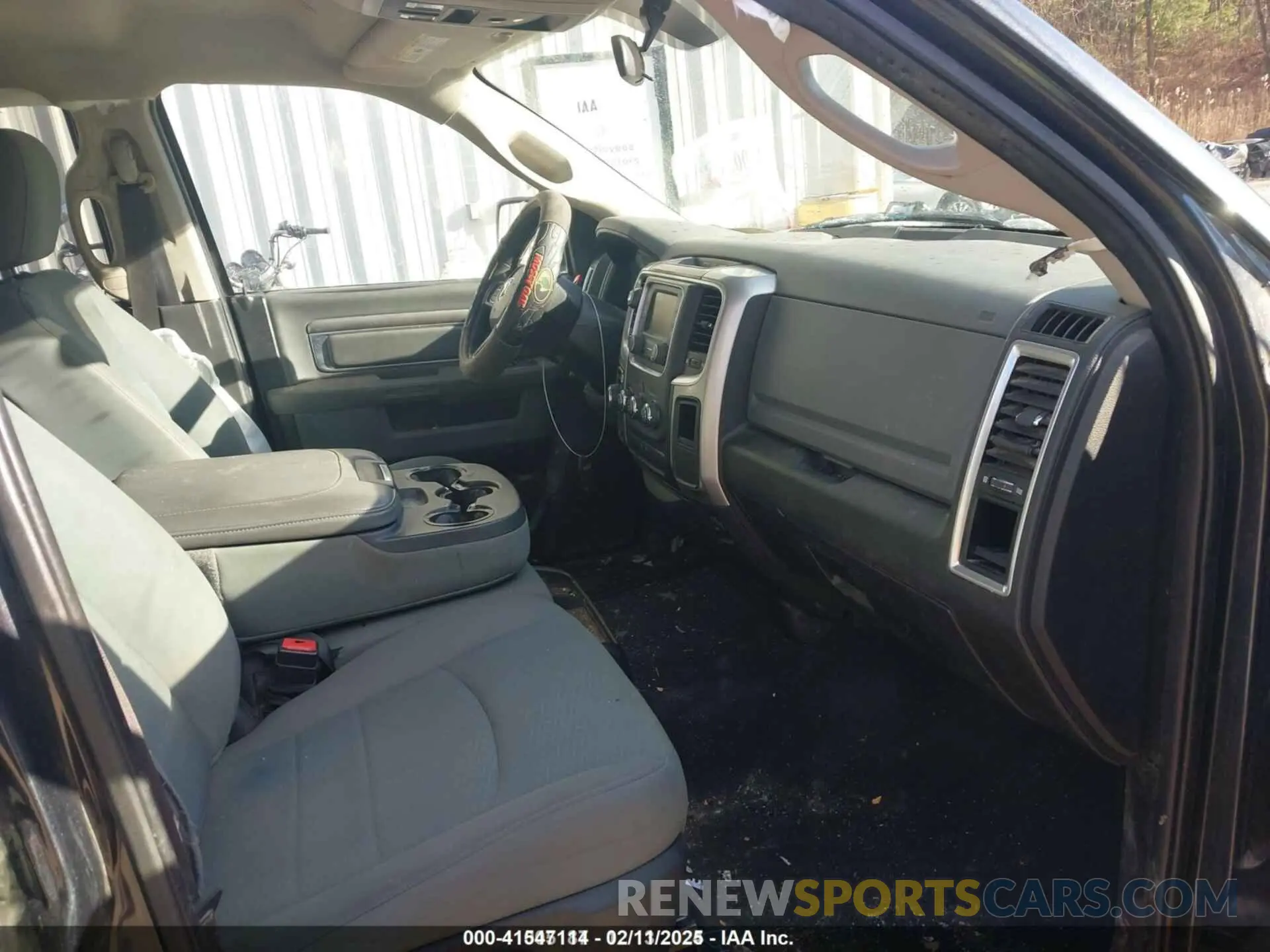 5 Photograph of a damaged car 1C6RR7TT2KS576702 RAM 1500 CLASSIC 2019