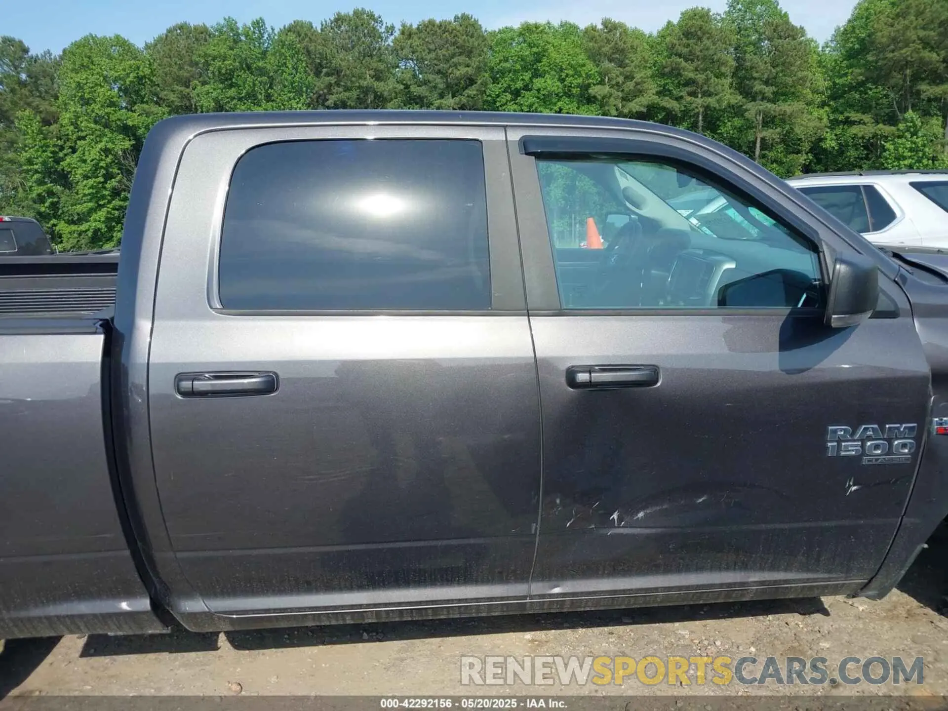 13 Photograph of a damaged car 1C6RR7TT2KS648286 RAM 1500 CLASSIC 2019