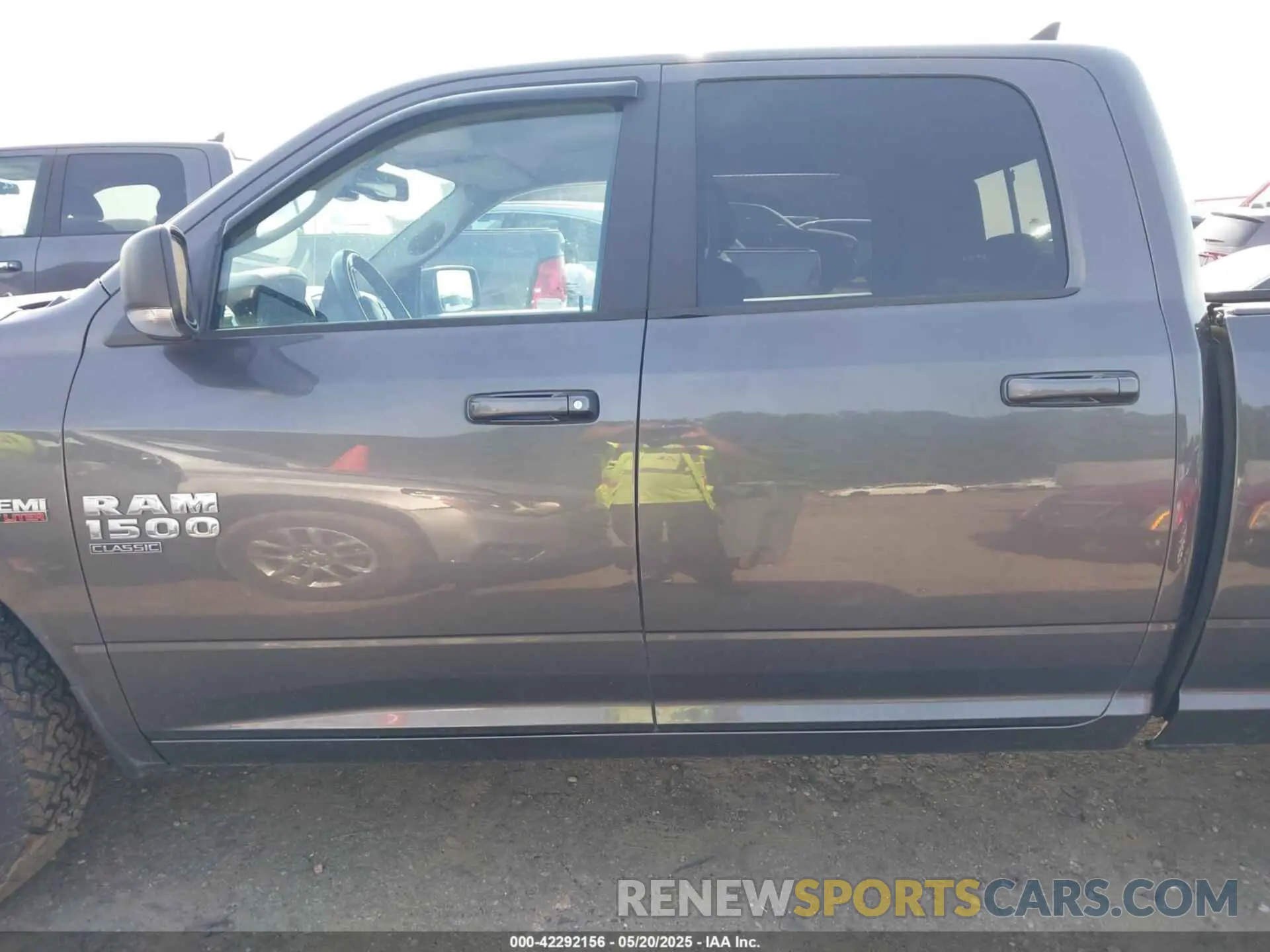 14 Photograph of a damaged car 1C6RR7TT2KS648286 RAM 1500 CLASSIC 2019