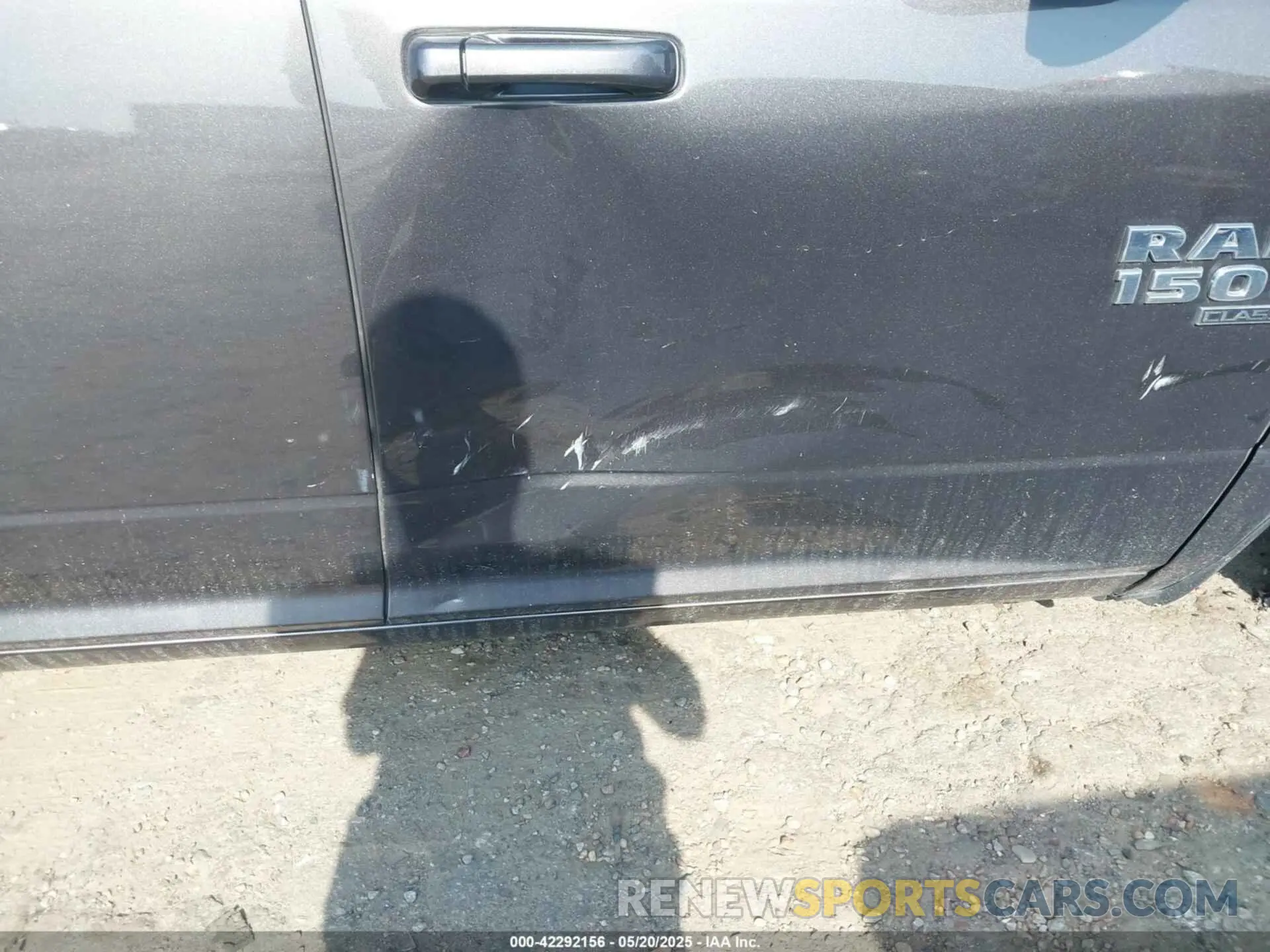 17 Photograph of a damaged car 1C6RR7TT2KS648286 RAM 1500 CLASSIC 2019