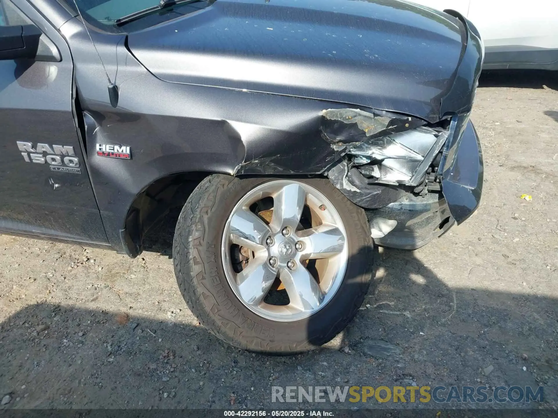 6 Photograph of a damaged car 1C6RR7TT2KS648286 RAM 1500 CLASSIC 2019
