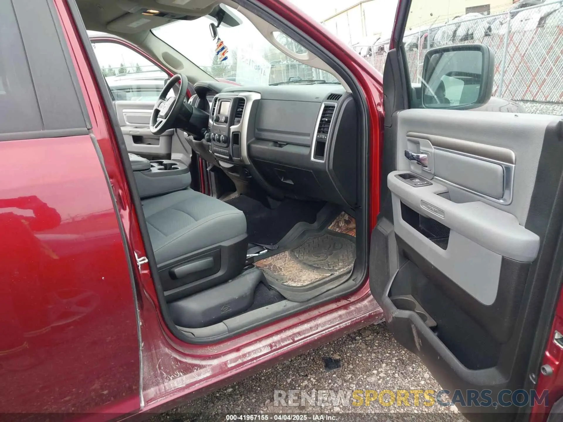 5 Photograph of a damaged car 1C6RR7TT5KS510757 RAM 1500 CLASSIC 2019