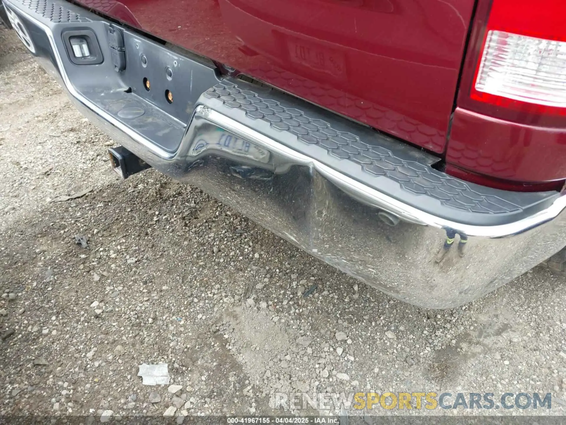 6 Photograph of a damaged car 1C6RR7TT5KS510757 RAM 1500 CLASSIC 2019