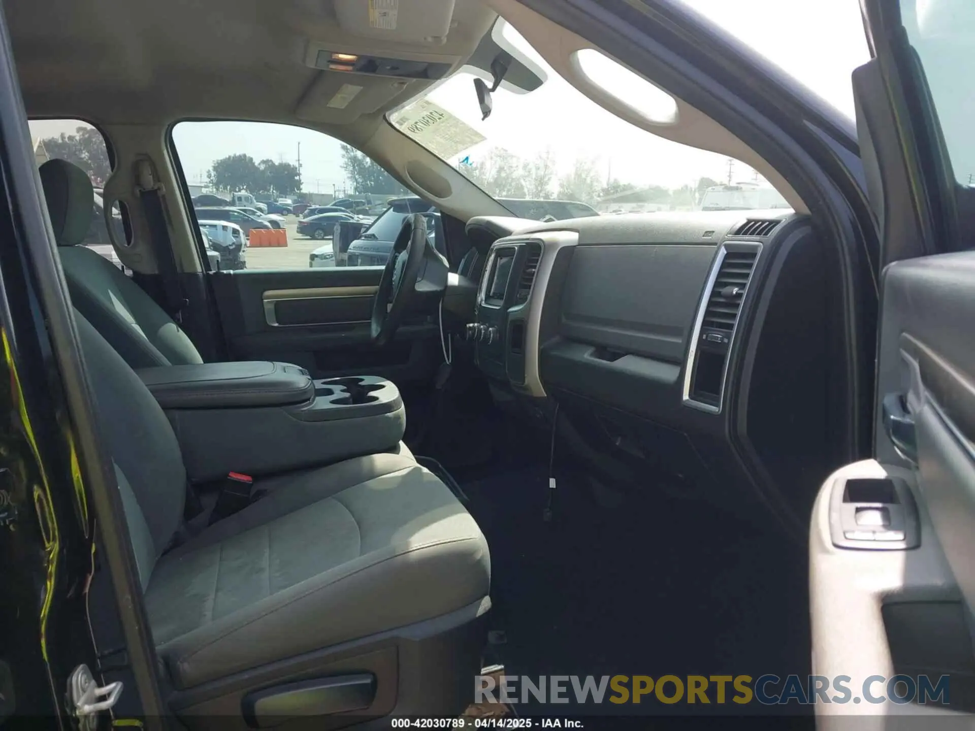 5 Photograph of a damaged car 1C6RR7TT7KS646226 RAM 1500 CLASSIC 2019