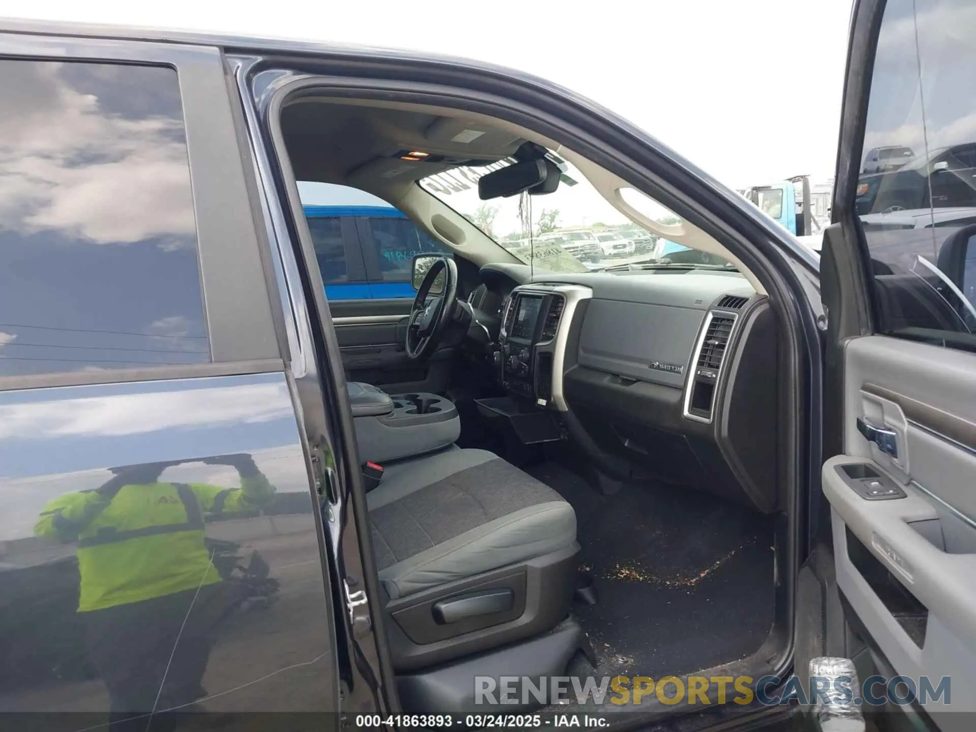 5 Photograph of a damaged car 1C6RR7TT8KS713058 RAM 1500 CLASSIC 2019