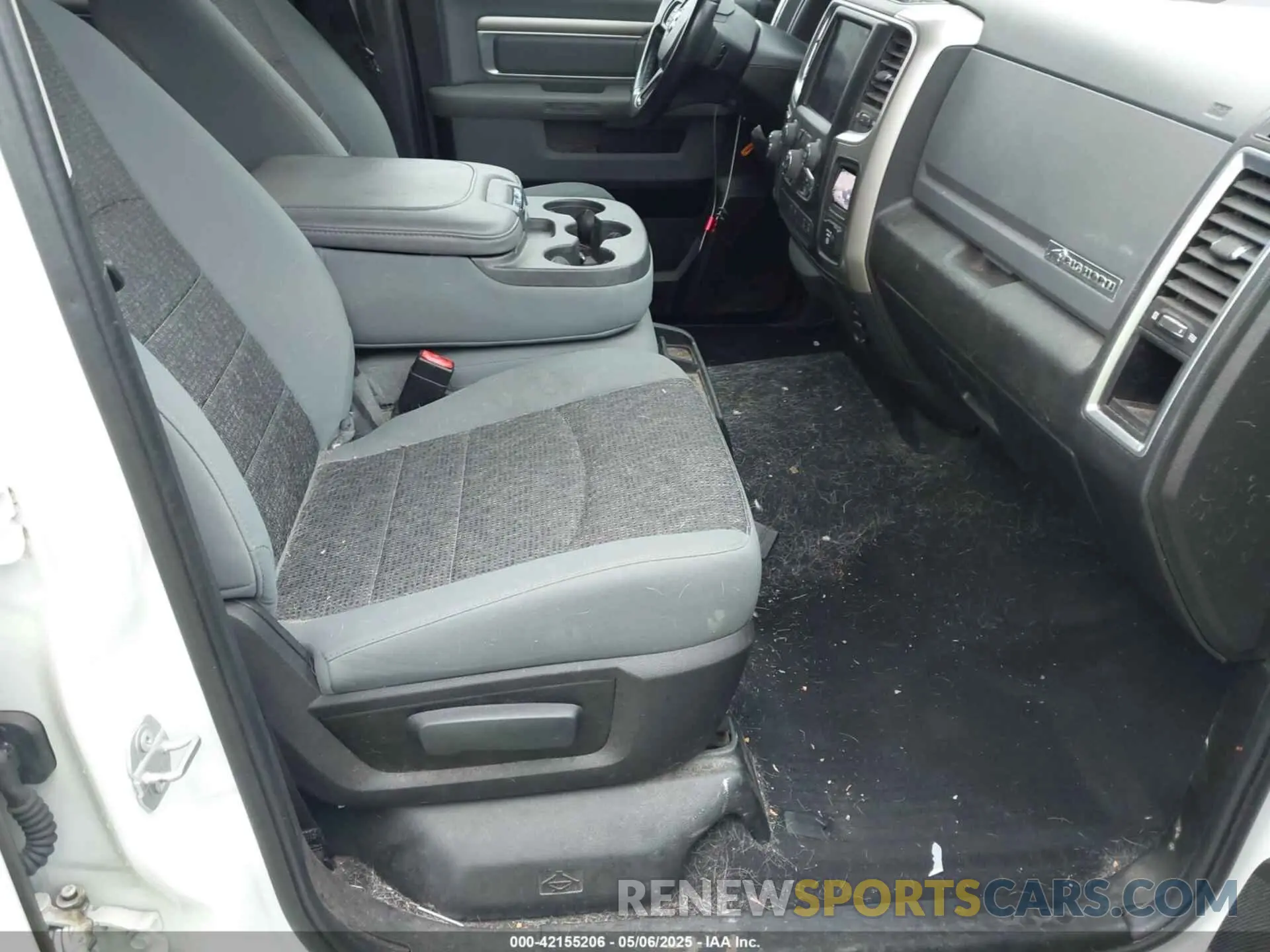 5 Photograph of a damaged car 1C6RR7TTXKS651758 RAM 1500 CLASSIC 2019