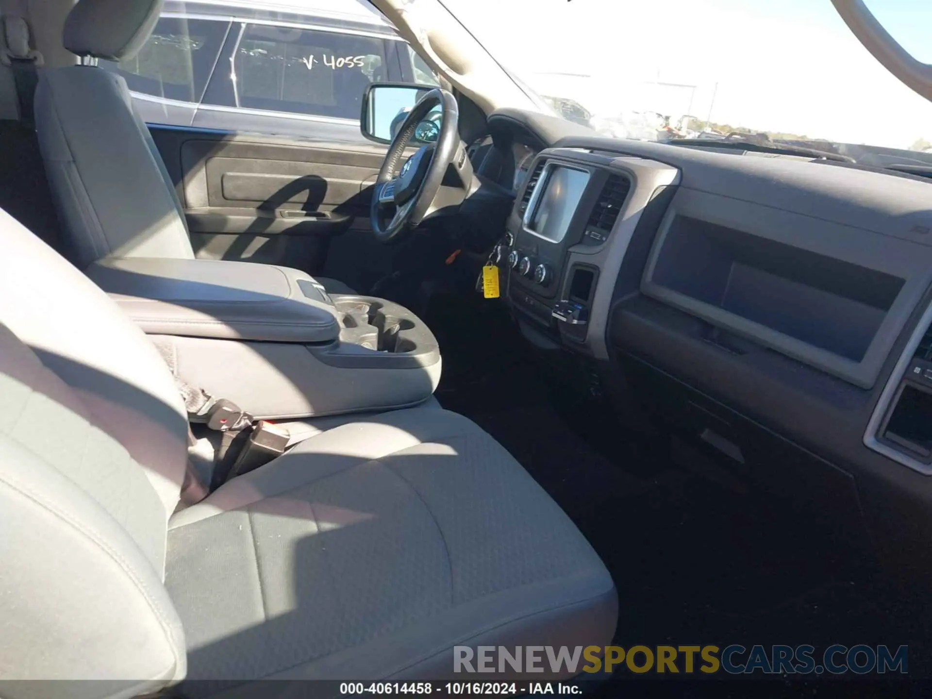 5 Photograph of a damaged car 3C6JR6AG7KG506245 RAM 1500 CLASSIC 2019