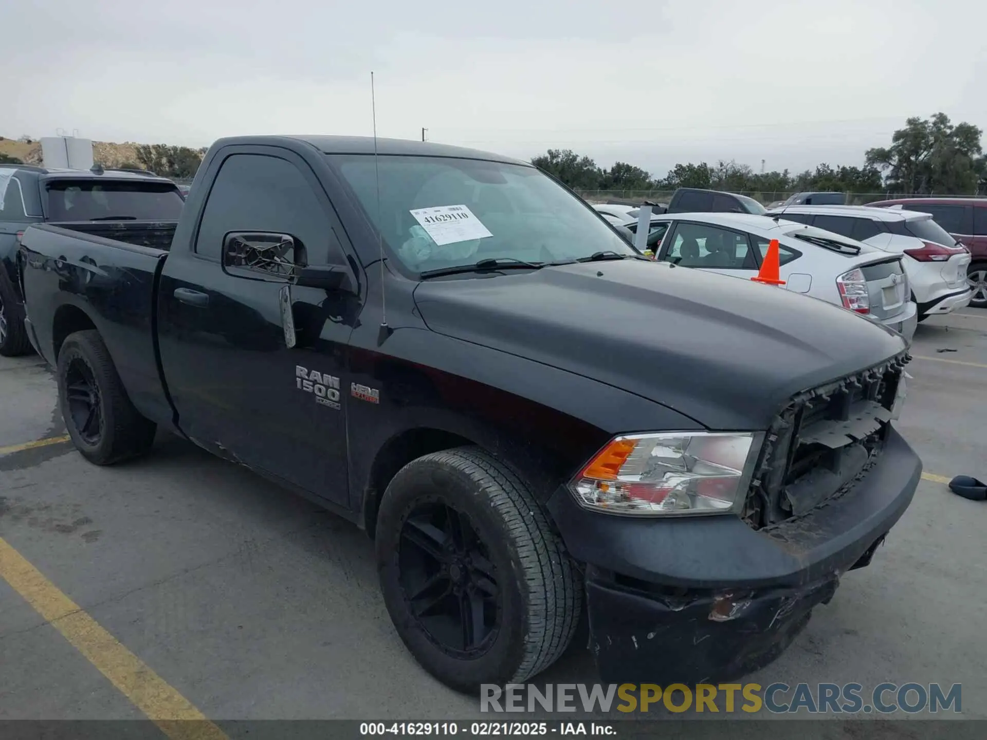 1 Photograph of a damaged car 3C6JR6AT7KG719175 RAM 1500 CLASSIC 2019
