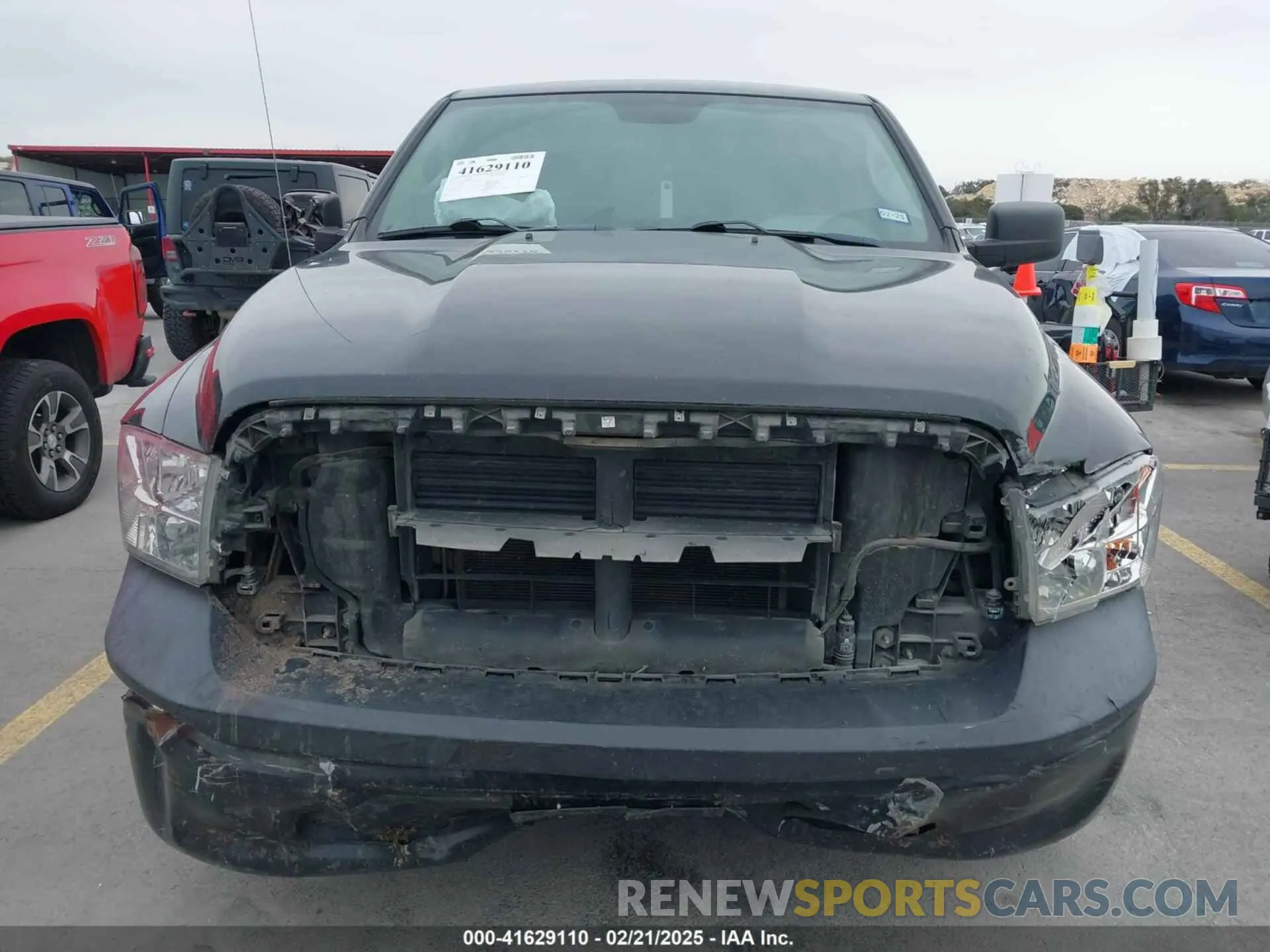 12 Photograph of a damaged car 3C6JR6AT7KG719175 RAM 1500 CLASSIC 2019