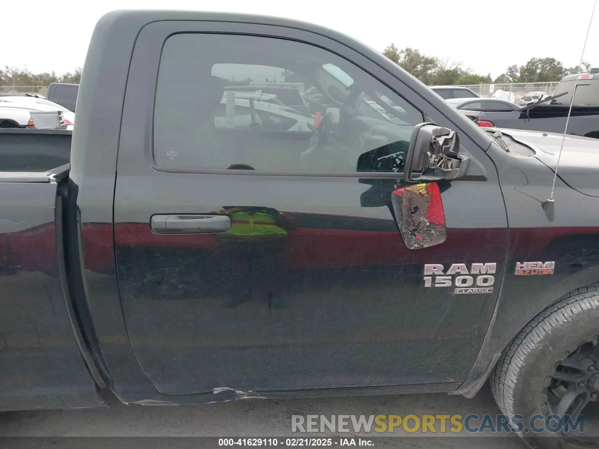 13 Photograph of a damaged car 3C6JR6AT7KG719175 RAM 1500 CLASSIC 2019
