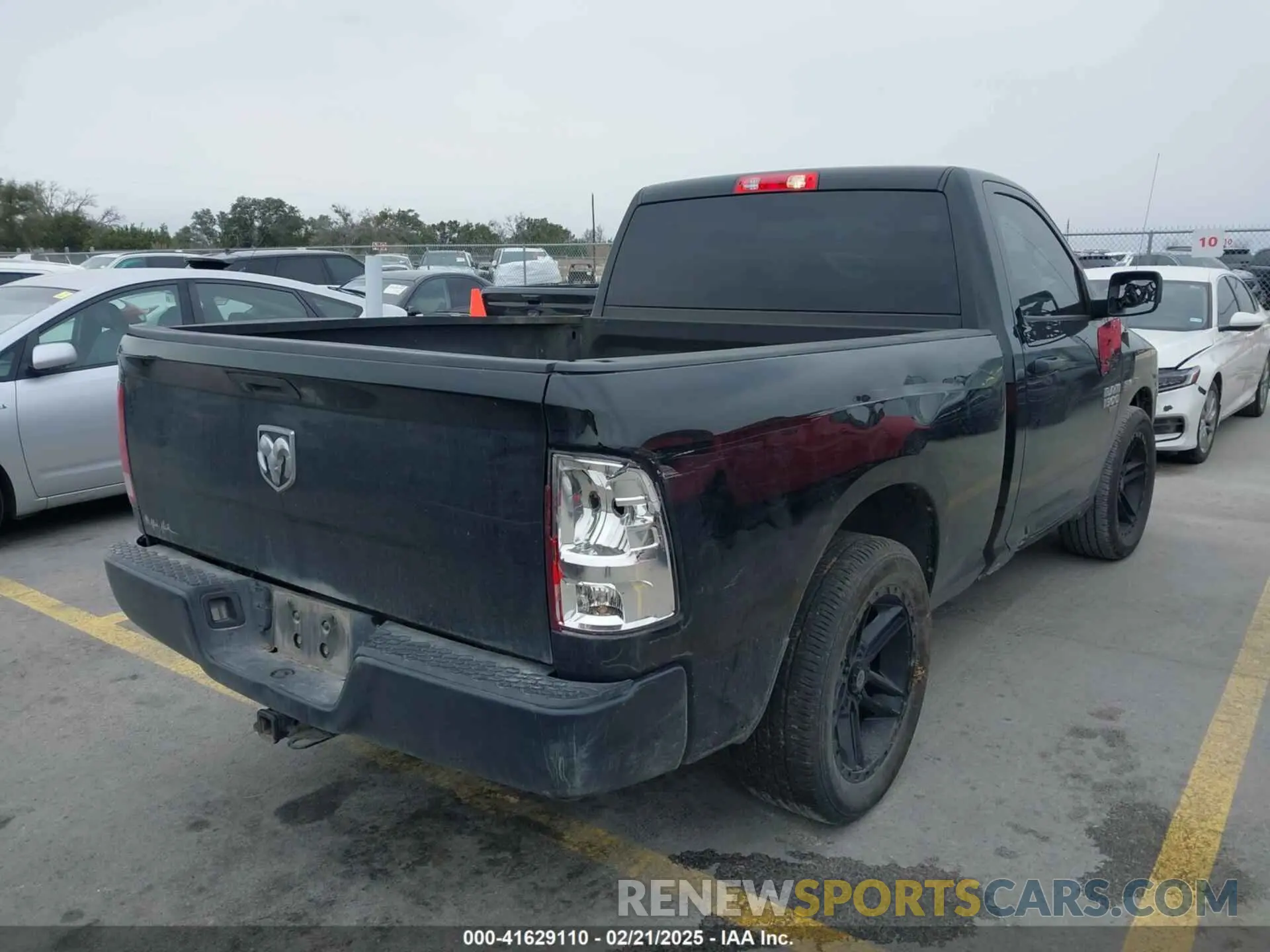 4 Photograph of a damaged car 3C6JR6AT7KG719175 RAM 1500 CLASSIC 2019