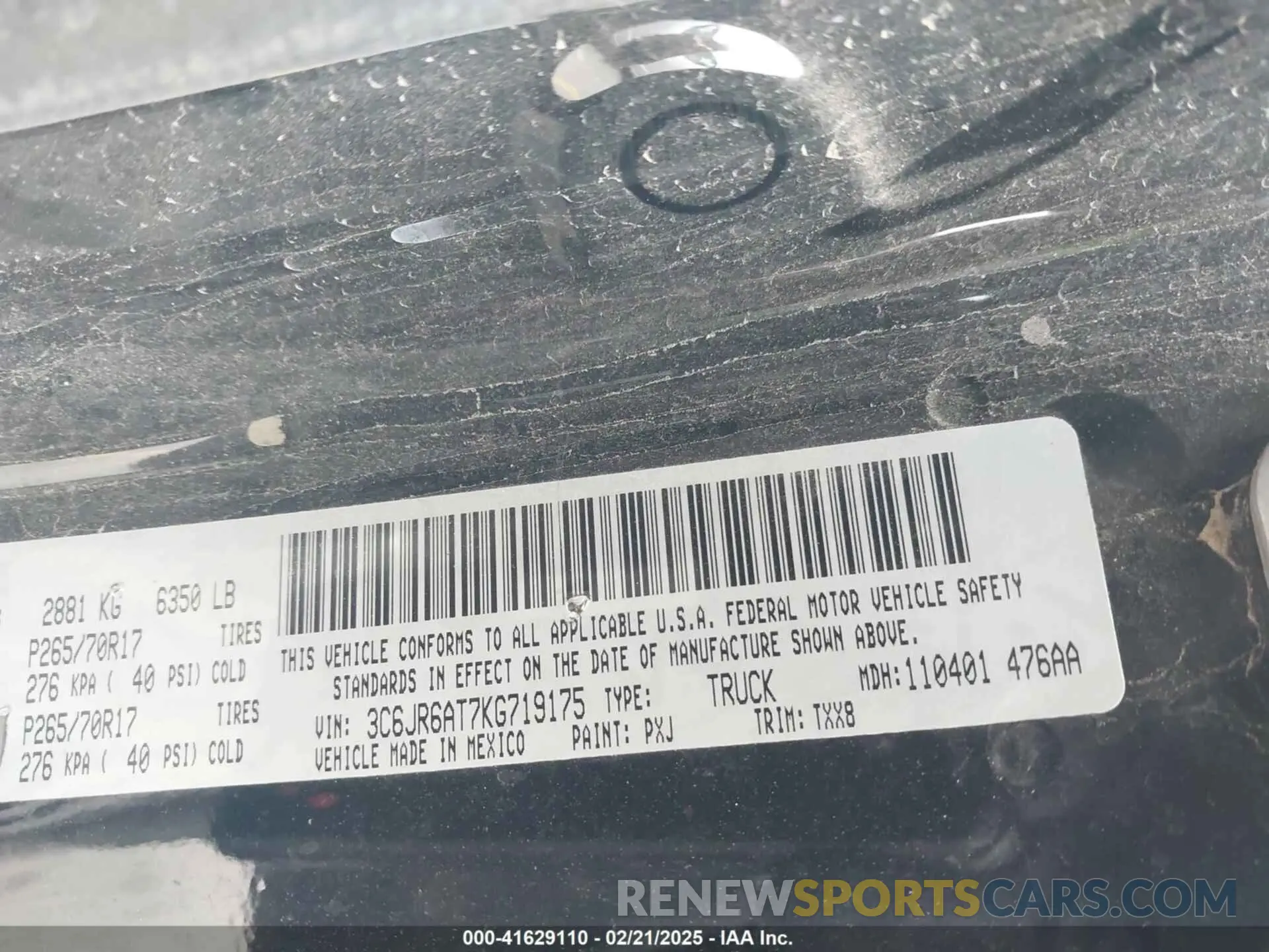 9 Photograph of a damaged car 3C6JR6AT7KG719175 RAM 1500 CLASSIC 2019