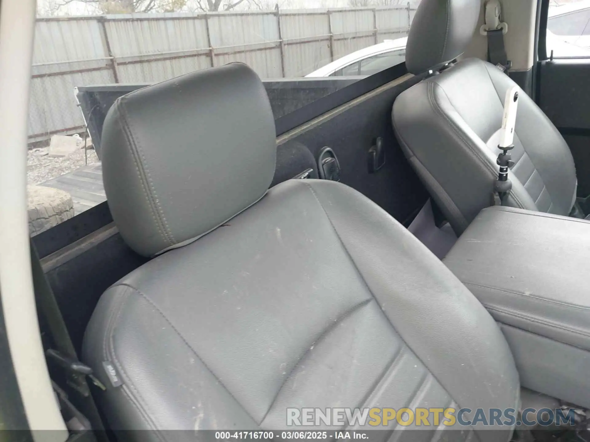 8 Photograph of a damaged car 3C6JR6DG2KG705859 RAM 1500 CLASSIC 2019