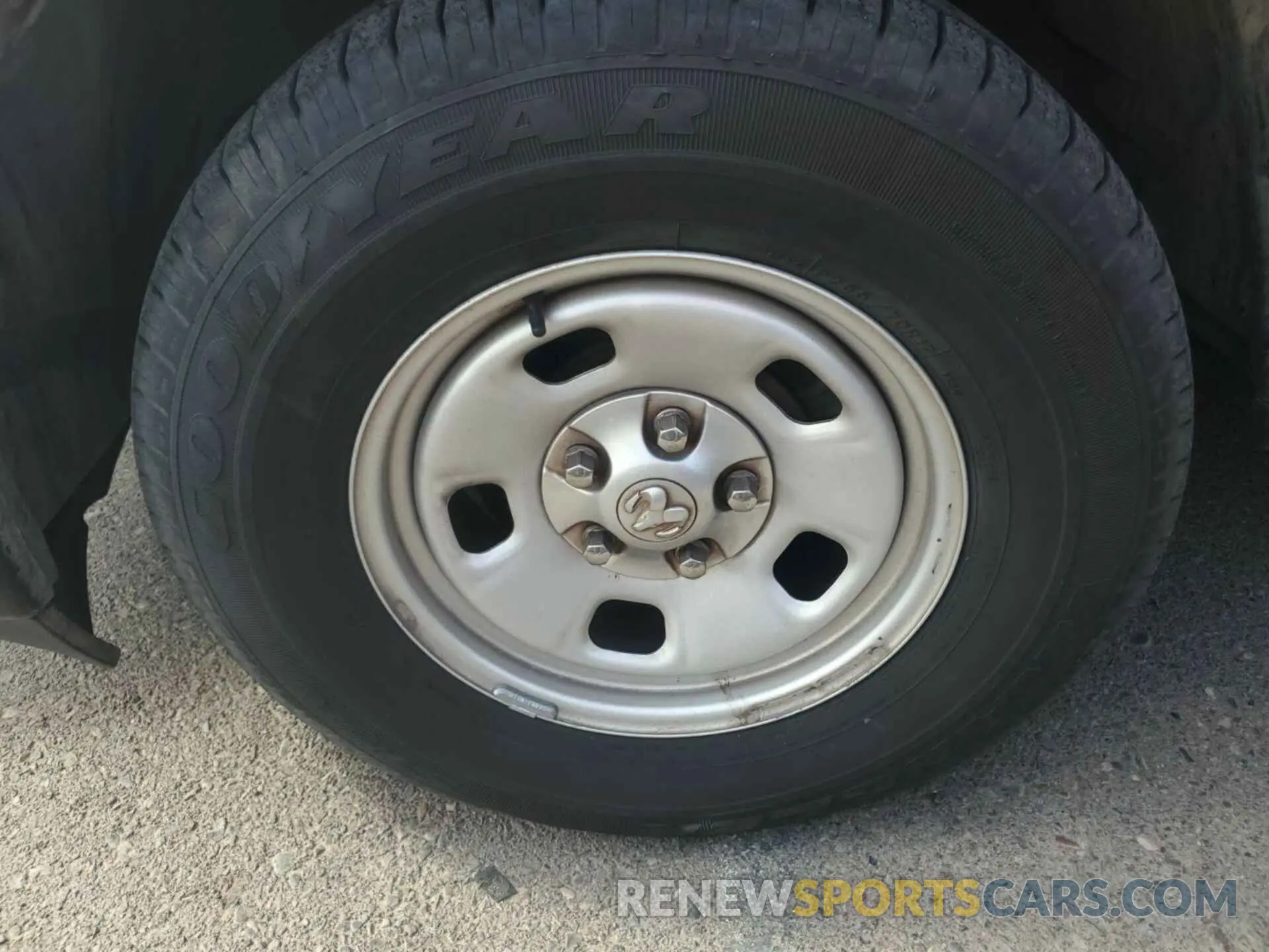 13 Photograph of a damaged car 3C6JR6DG3KG569354 RAM 1500 CLASSIC 2019