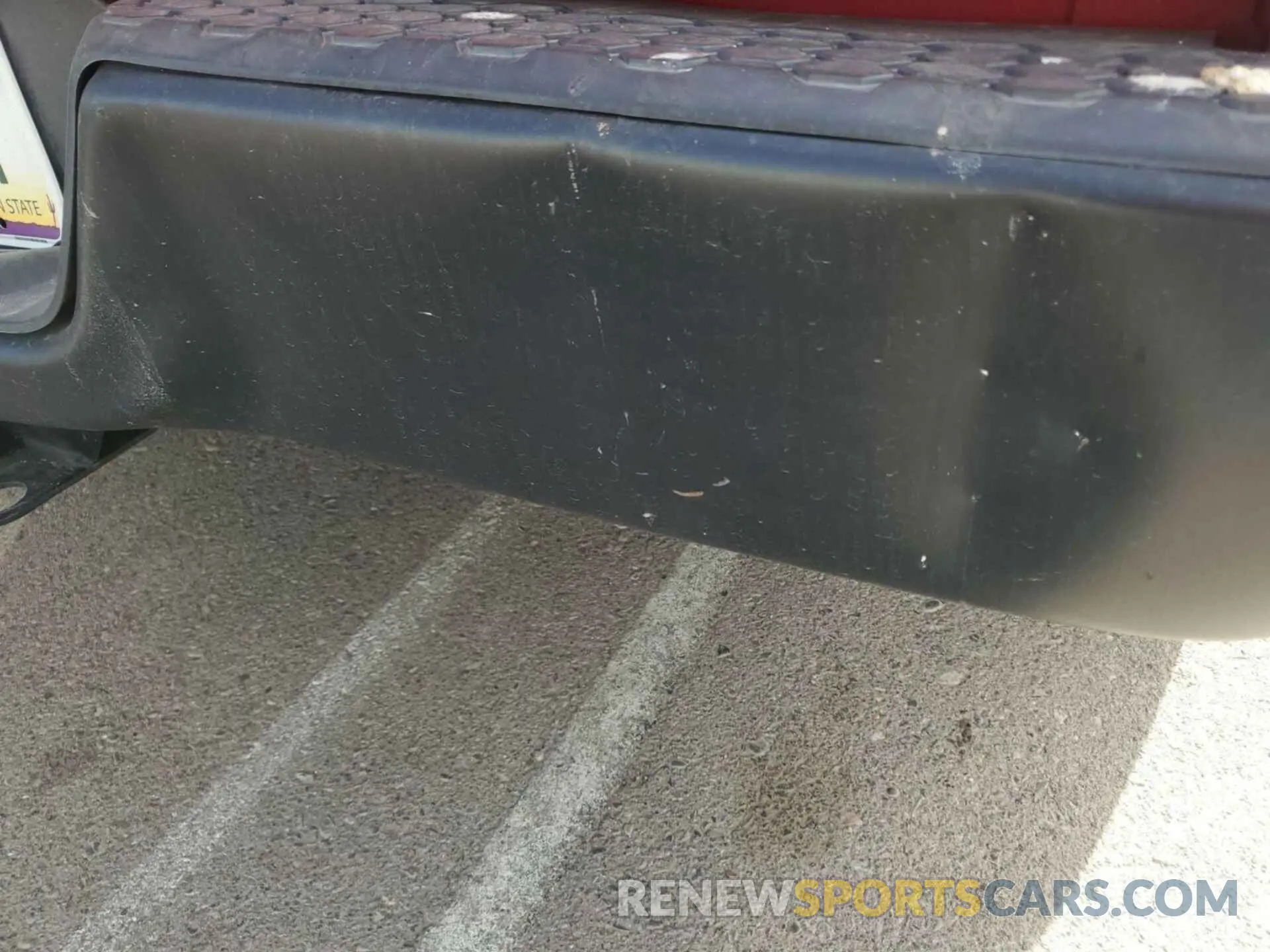 8 Photograph of a damaged car 3C6JR6DG3KG569354 RAM 1500 CLASSIC 2019