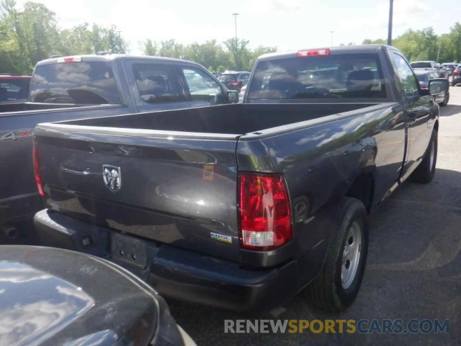10 Photograph of a damaged car 3C6JR6DG9KG569357 RAM 1500 CLASSIC 2019