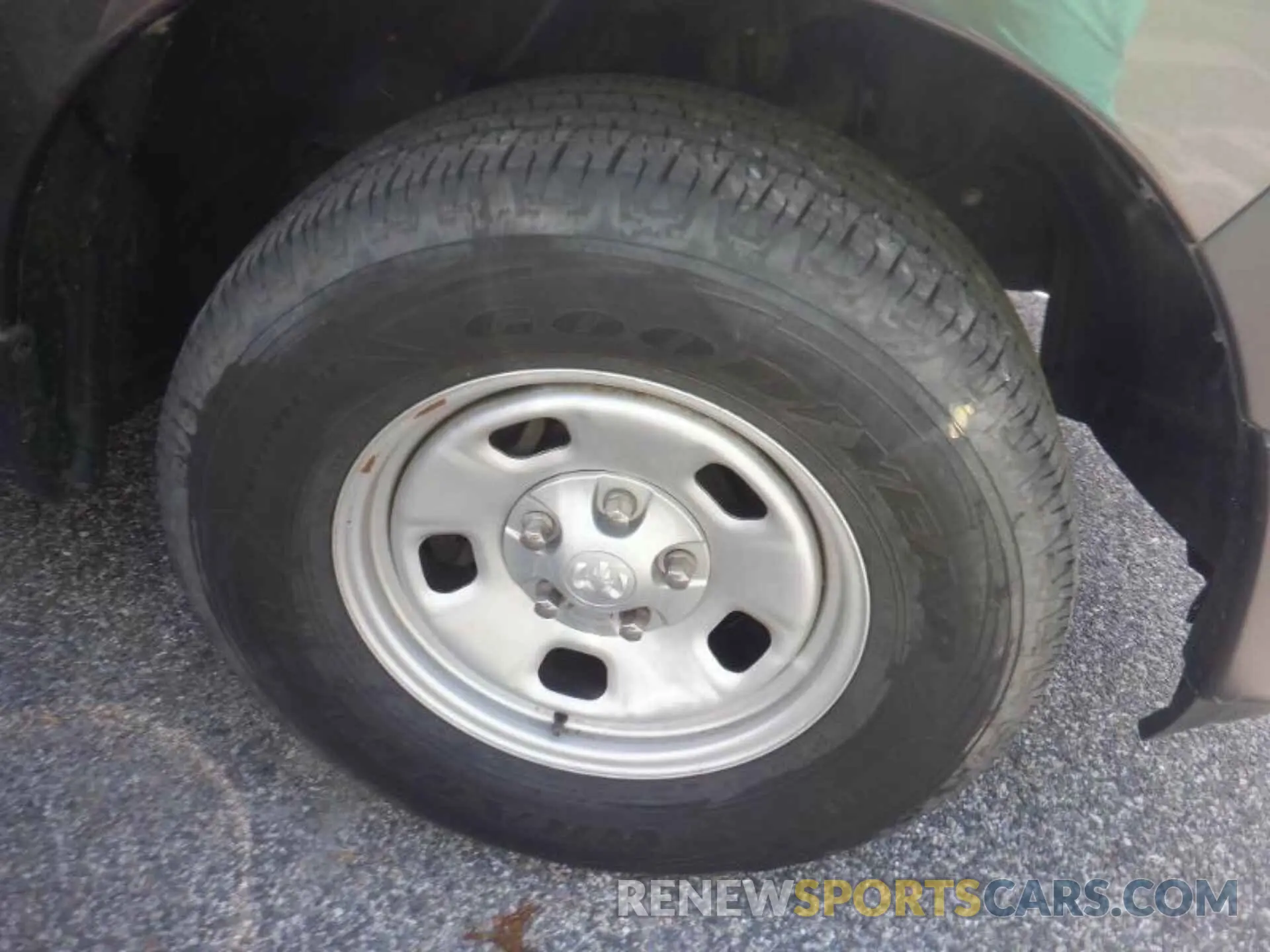 2 Photograph of a damaged car 3C6JR6DG9KG569357 RAM 1500 CLASSIC 2019