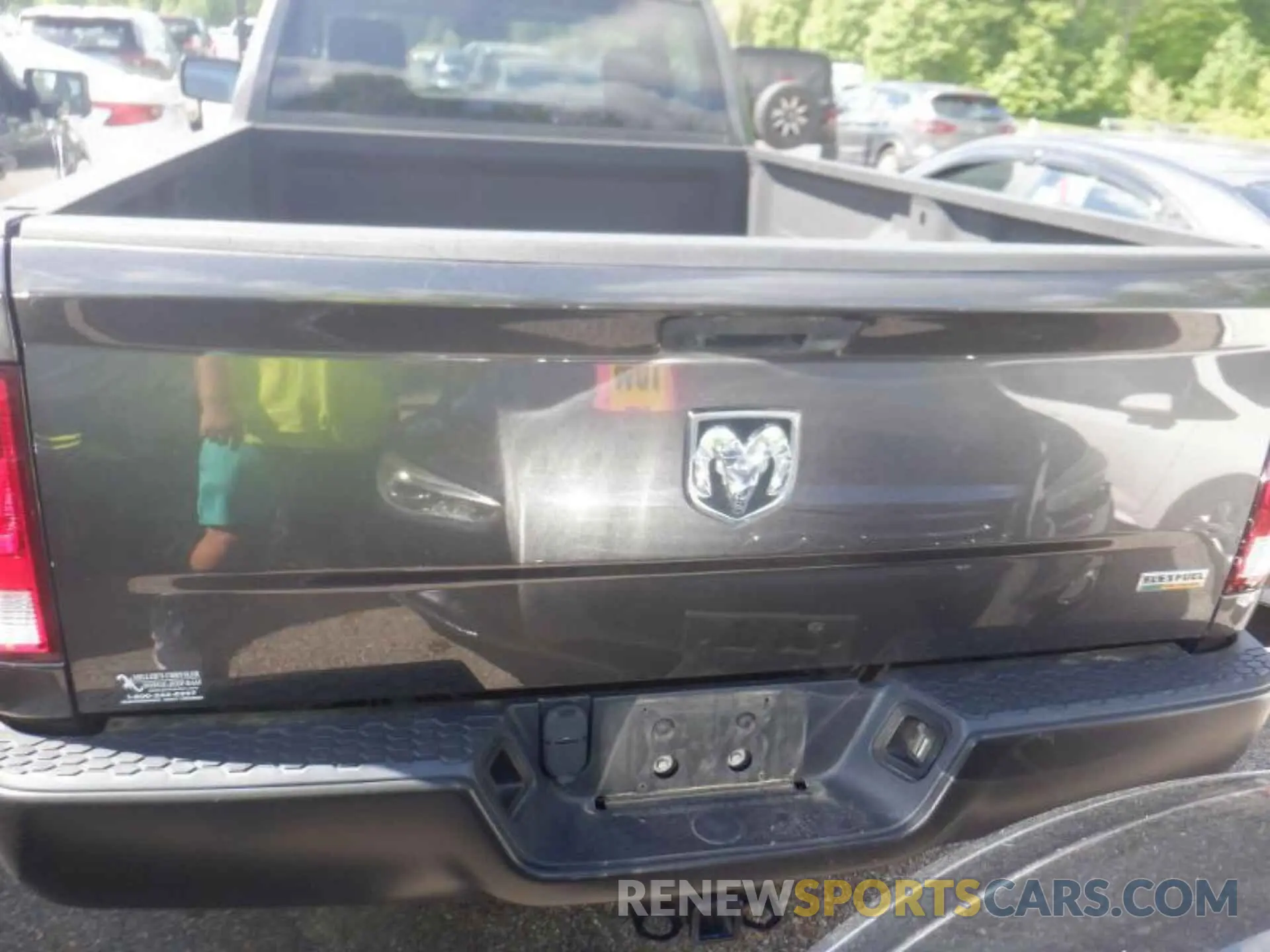 3 Photograph of a damaged car 3C6JR6DG9KG569357 RAM 1500 CLASSIC 2019