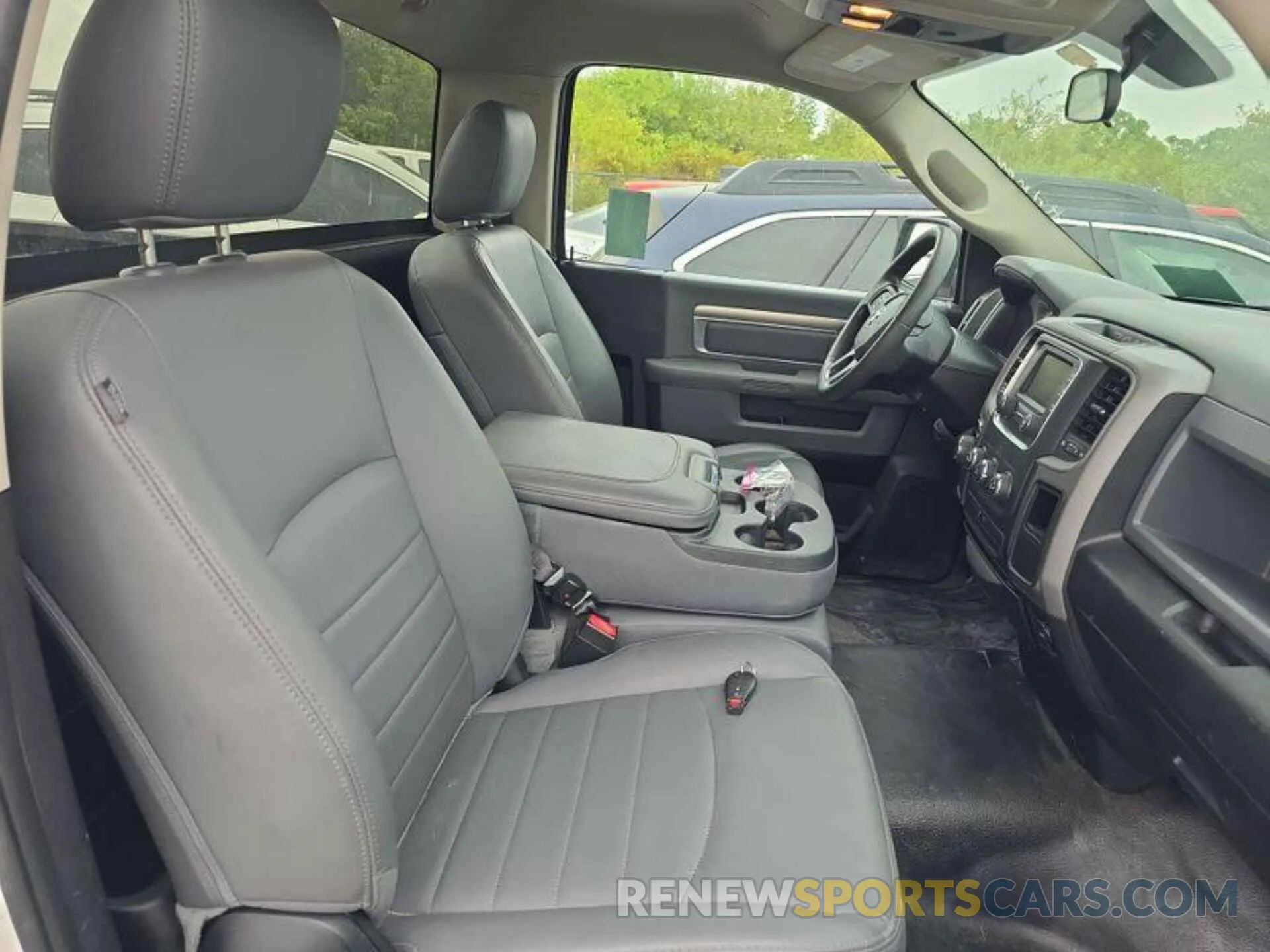 13 Photograph of a damaged car 3C6JR6DG9KG601885 RAM 1500 CLASSIC 2019