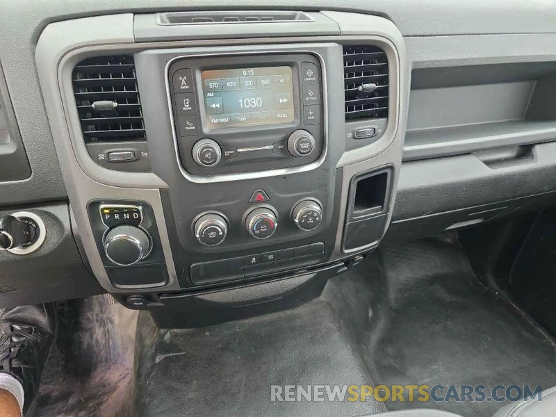 16 Photograph of a damaged car 3C6JR6DG9KG601885 RAM 1500 CLASSIC 2019