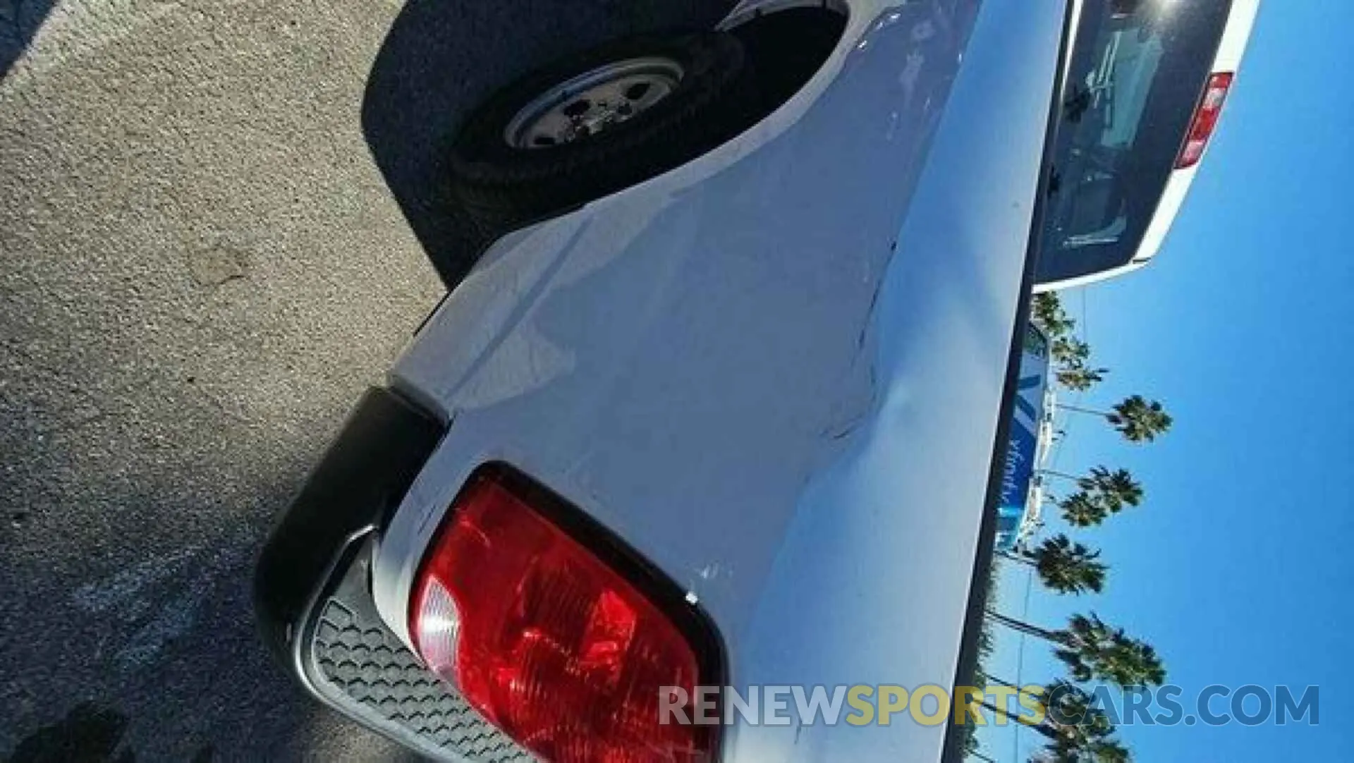 9 Photograph of a damaged car 3C6JR6DG9KG601885 RAM 1500 CLASSIC 2019