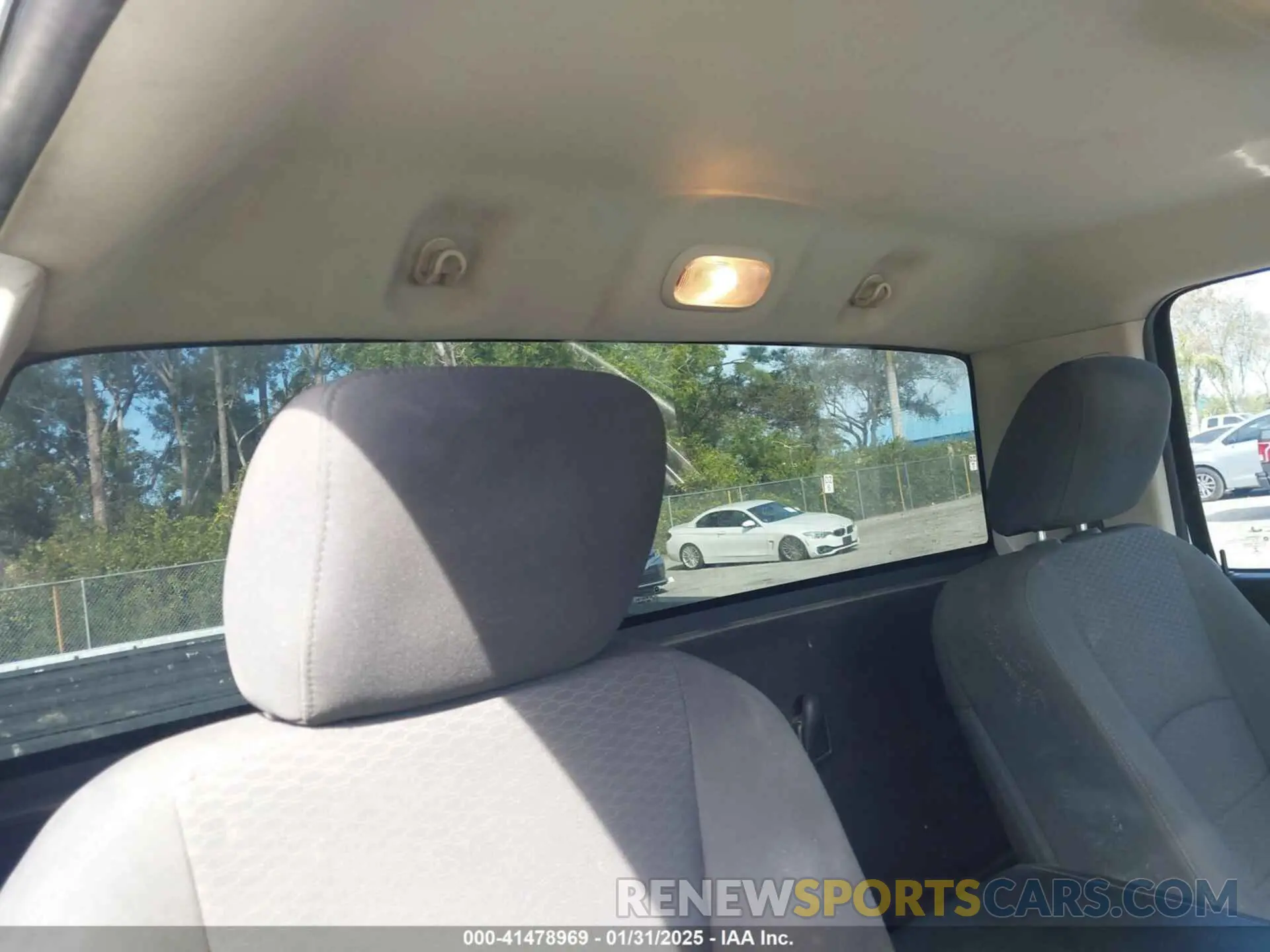 8 Photograph of a damaged car 3C6JR6DT1KG546748 RAM 1500 CLASSIC 2019