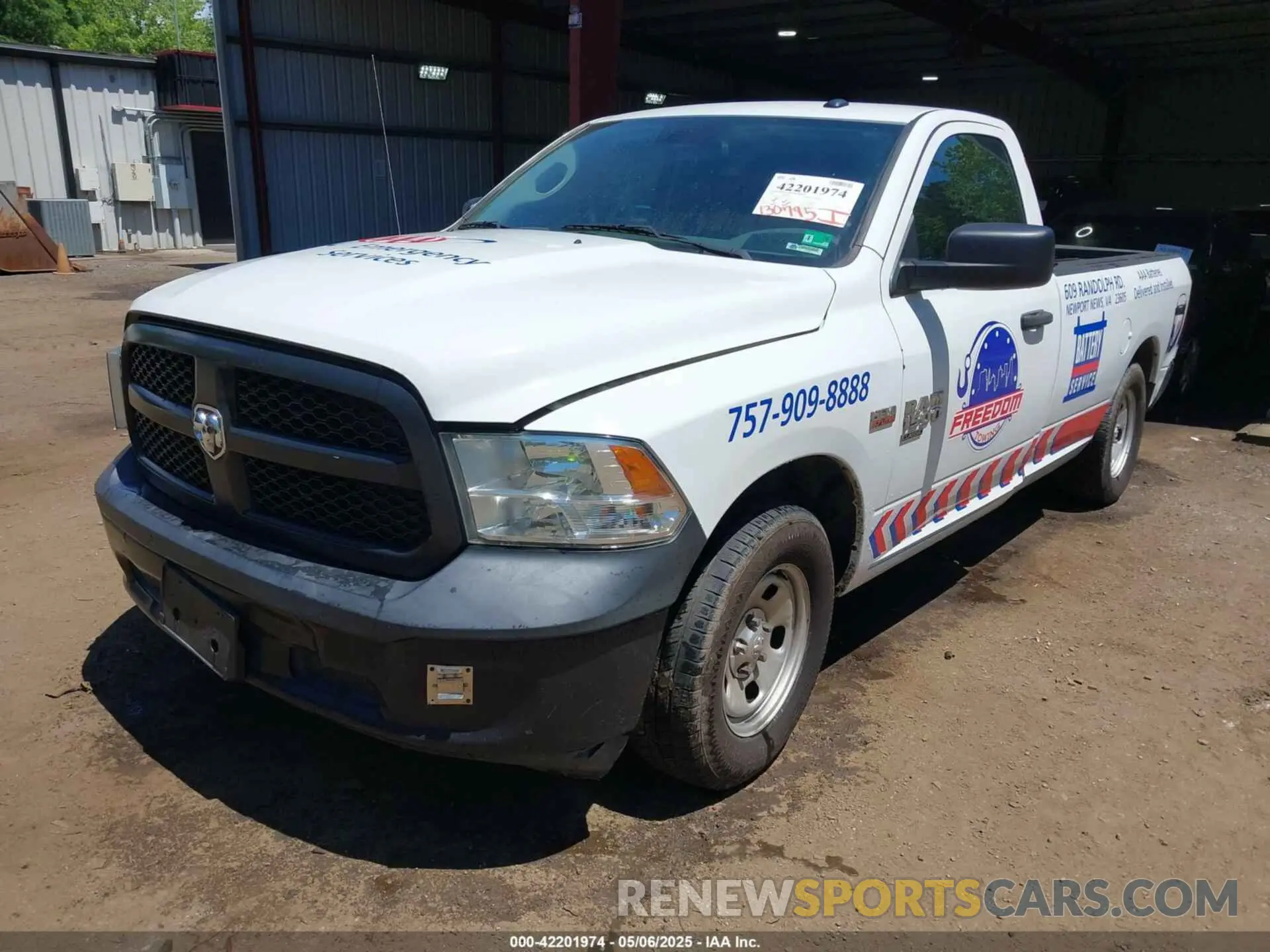 2 Photograph of a damaged car 3C6JR6DT4KG510360 RAM 1500 CLASSIC 2019
