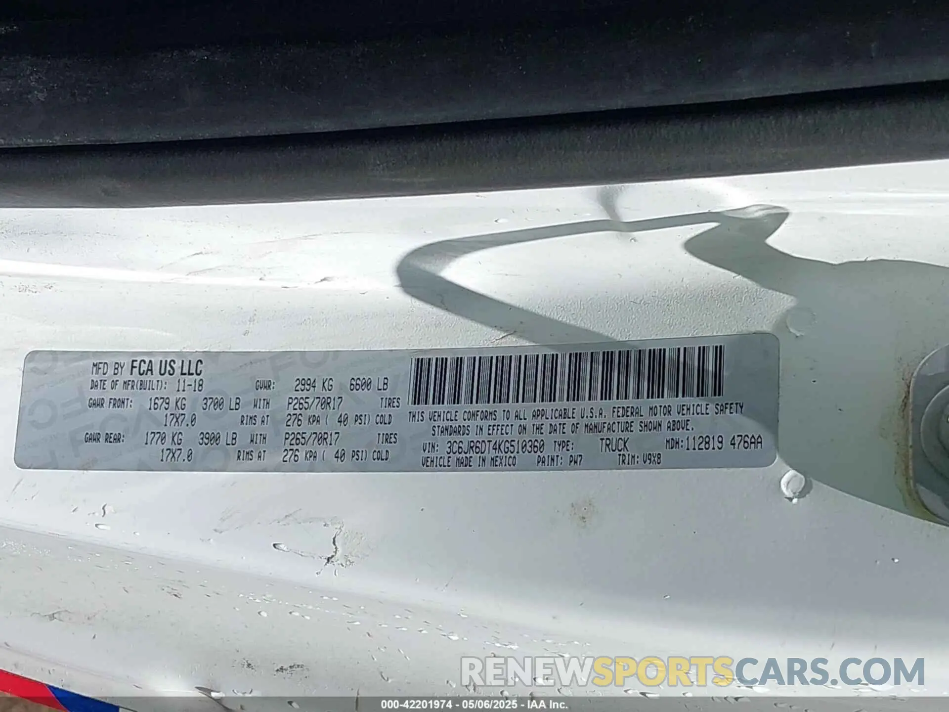 9 Photograph of a damaged car 3C6JR6DT4KG510360 RAM 1500 CLASSIC 2019