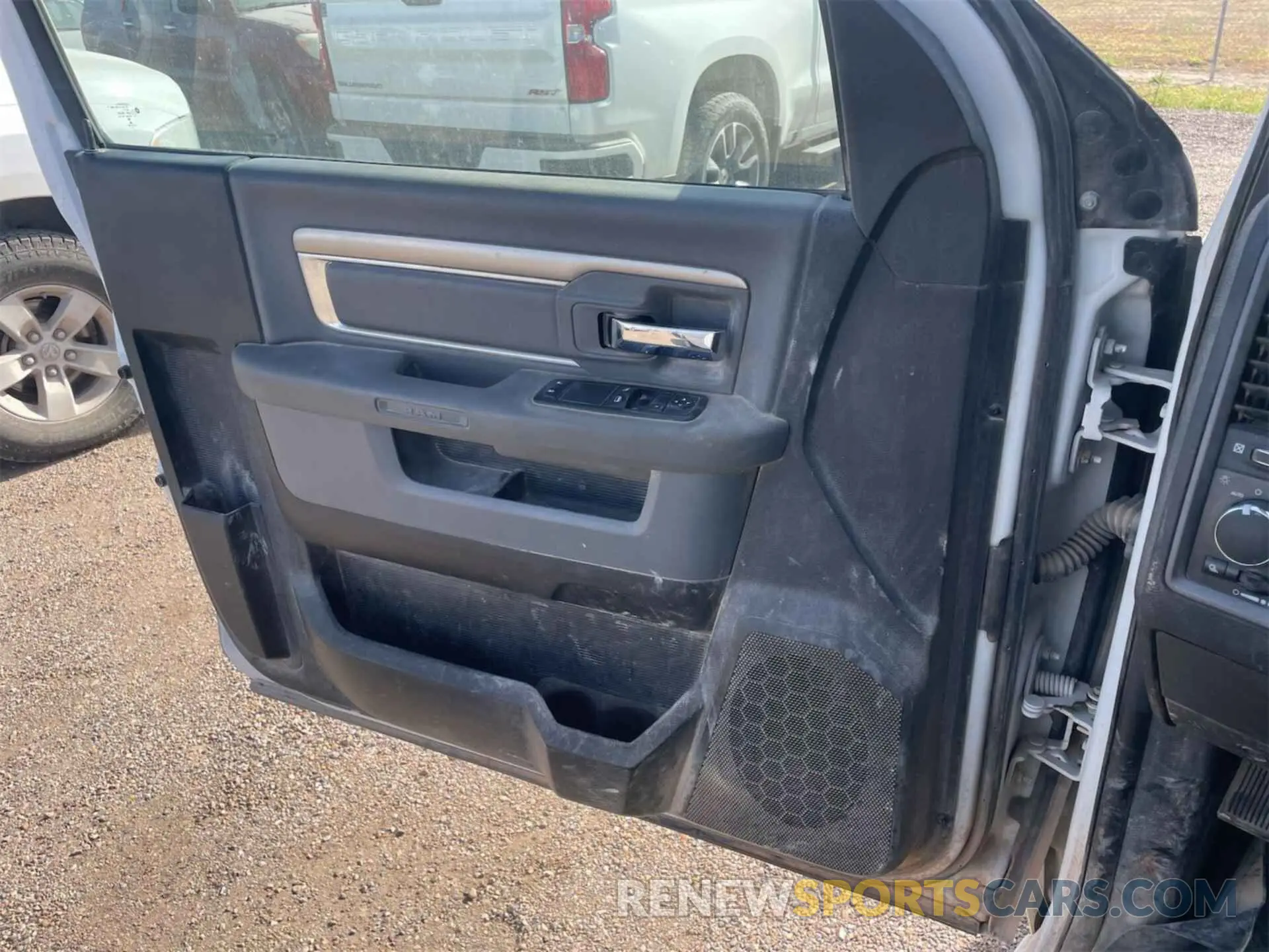 23 Photograph of a damaged car 3C6JR6DT6KG510280 RAM 1500 CLASSIC 2019