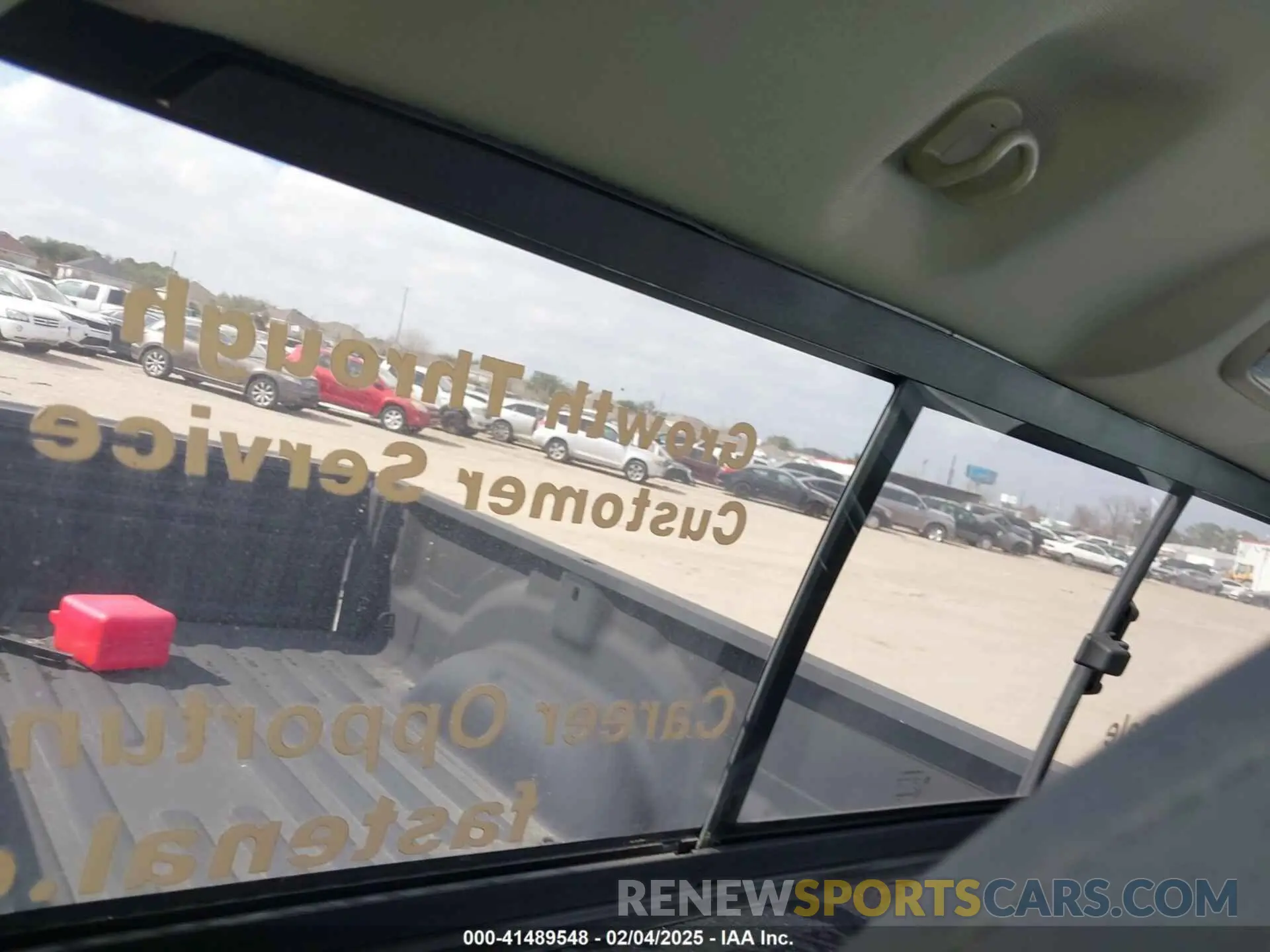 8 Photograph of a damaged car 3C6JR6DT8KG671407 RAM 1500 CLASSIC 2019