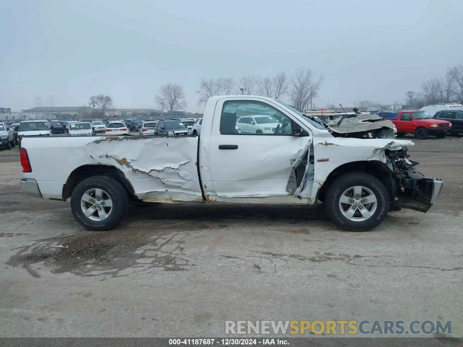 13 Photograph of a damaged car 3C6JR6DT9KG541068 RAM 1500 CLASSIC 2019