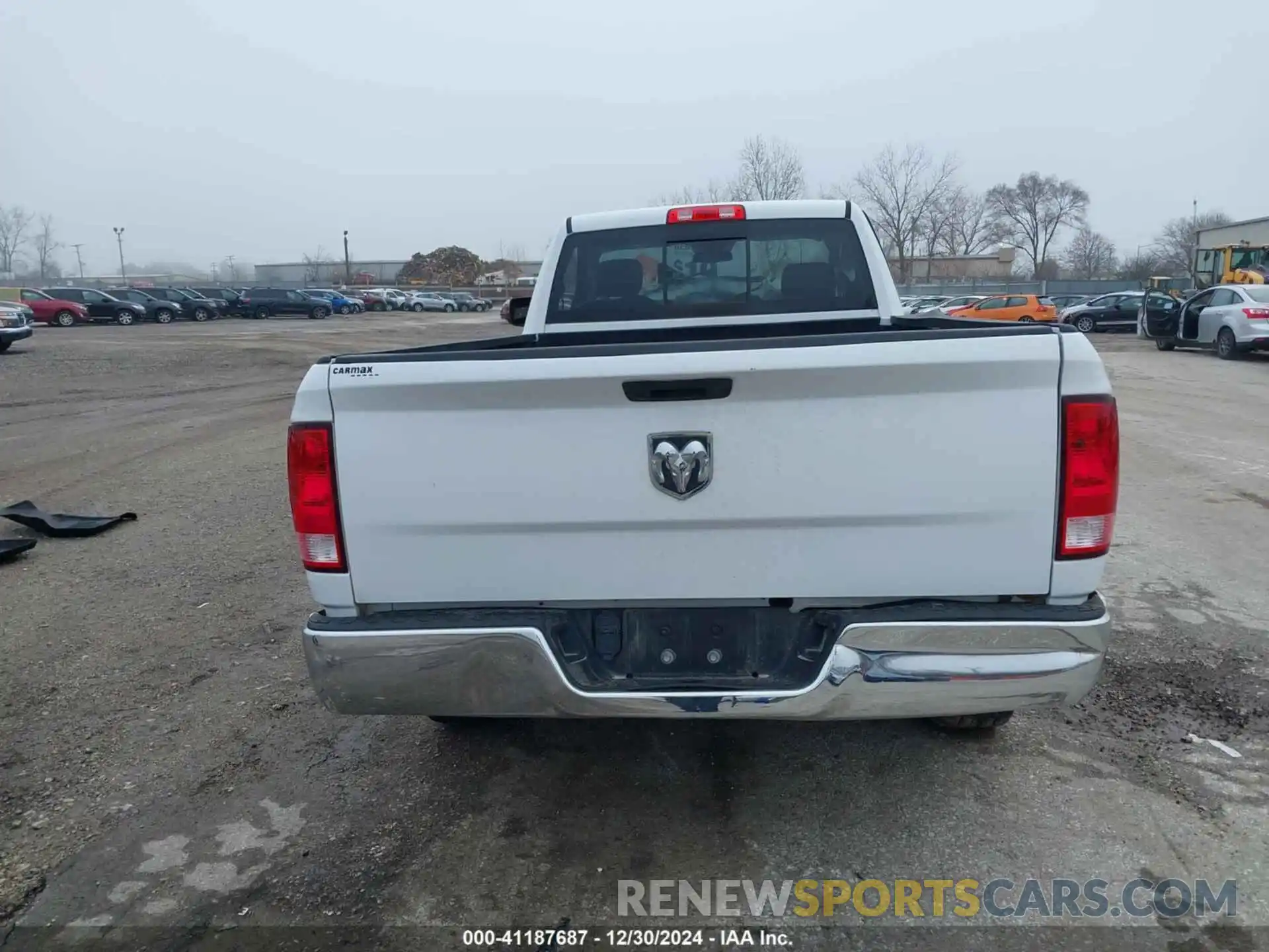 16 Photograph of a damaged car 3C6JR6DT9KG541068 RAM 1500 CLASSIC 2019