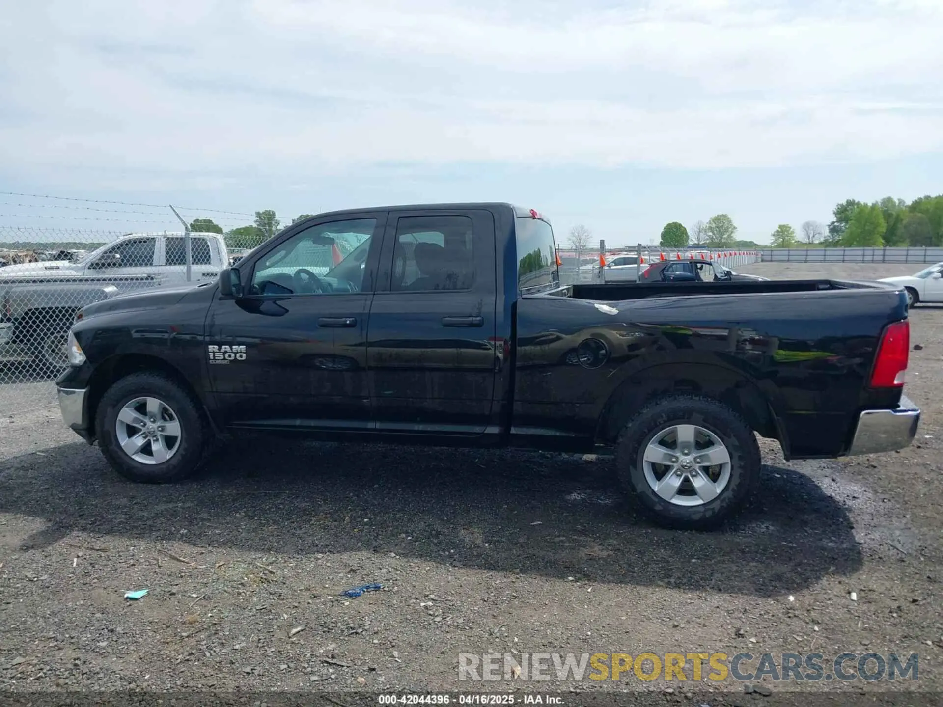 14 Photograph of a damaged car 1C6RR6FG5LS151064 RAM 1500 CLASSIC 2020