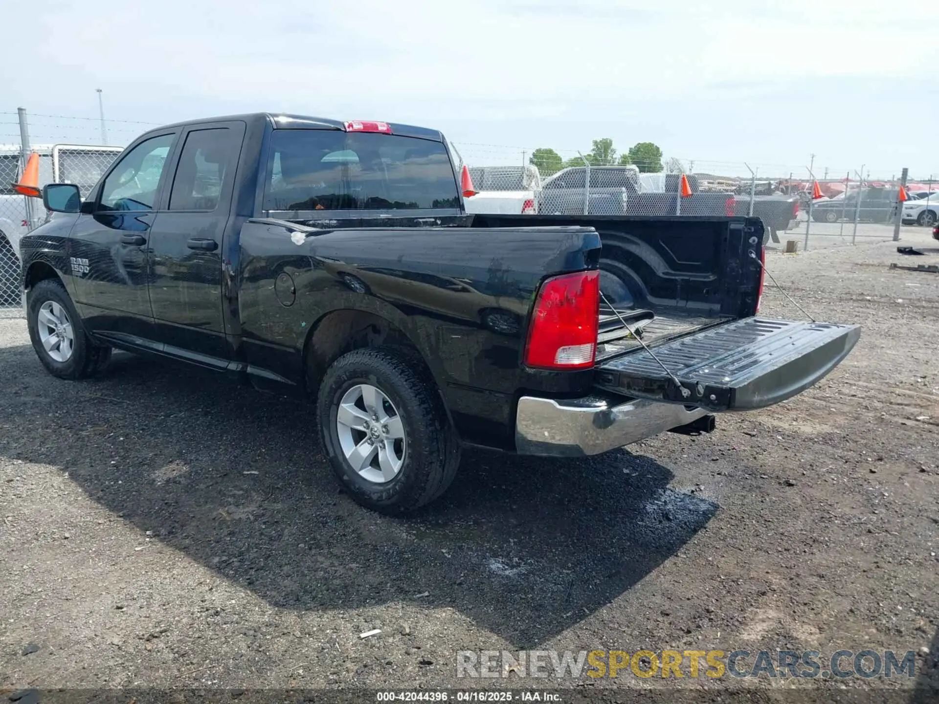 3 Photograph of a damaged car 1C6RR6FG5LS151064 RAM 1500 CLASSIC 2020