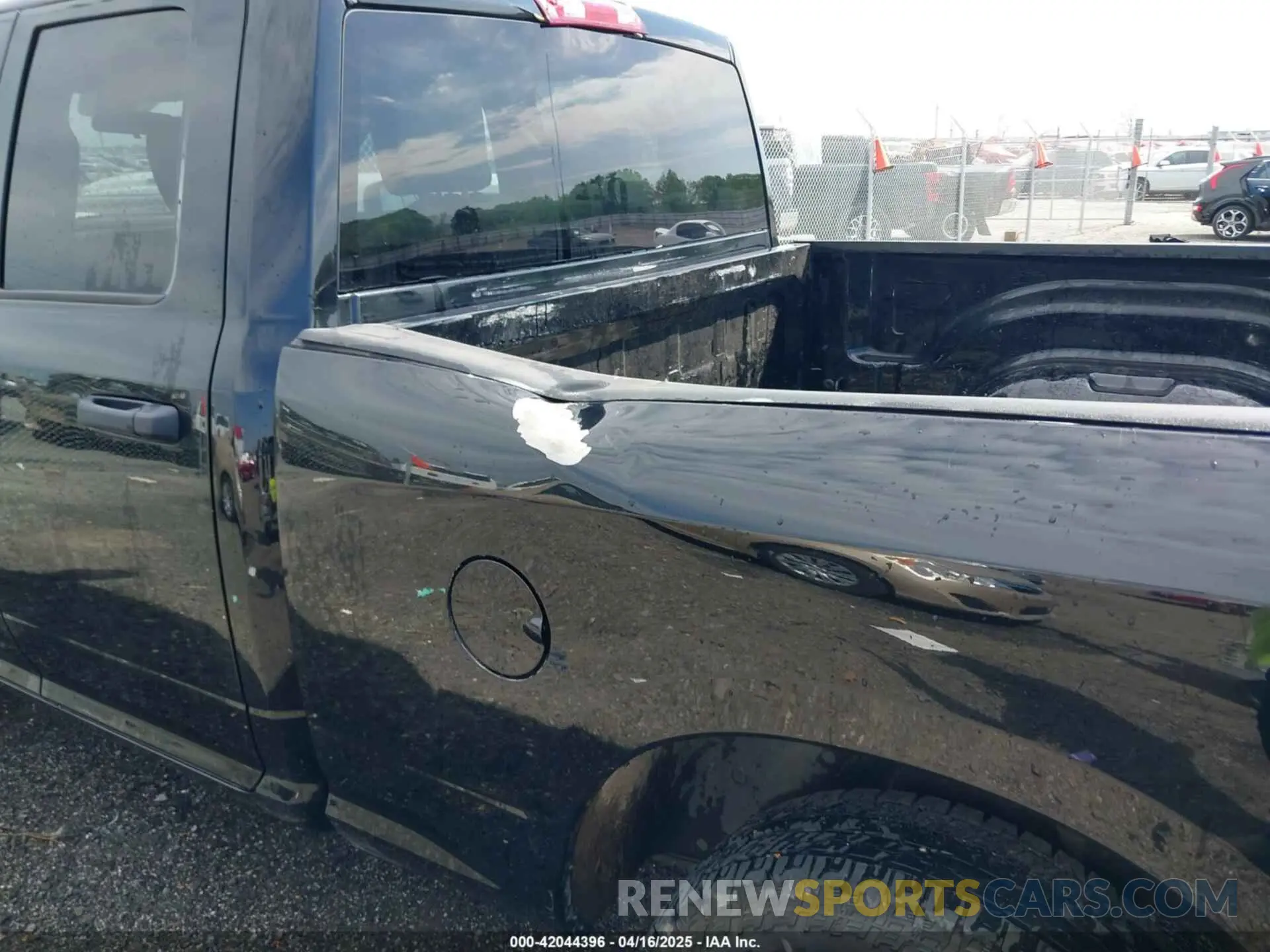 6 Photograph of a damaged car 1C6RR6FG5LS151064 RAM 1500 CLASSIC 2020