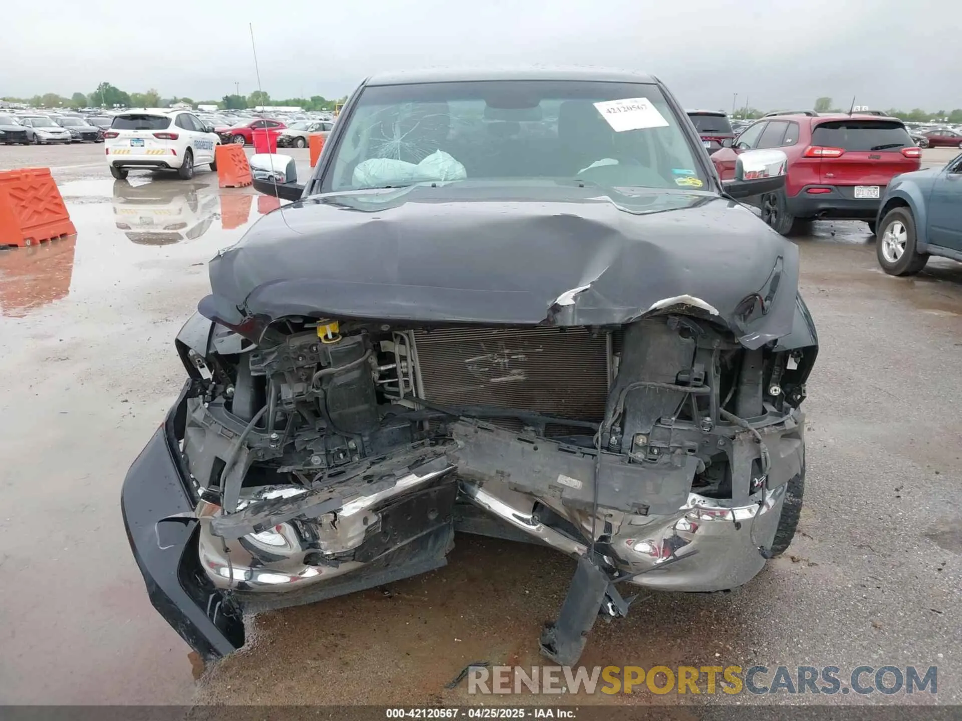 13 Photograph of a damaged car 1C6RR6FG6LS116923 RAM 1500 CLASSIC 2020