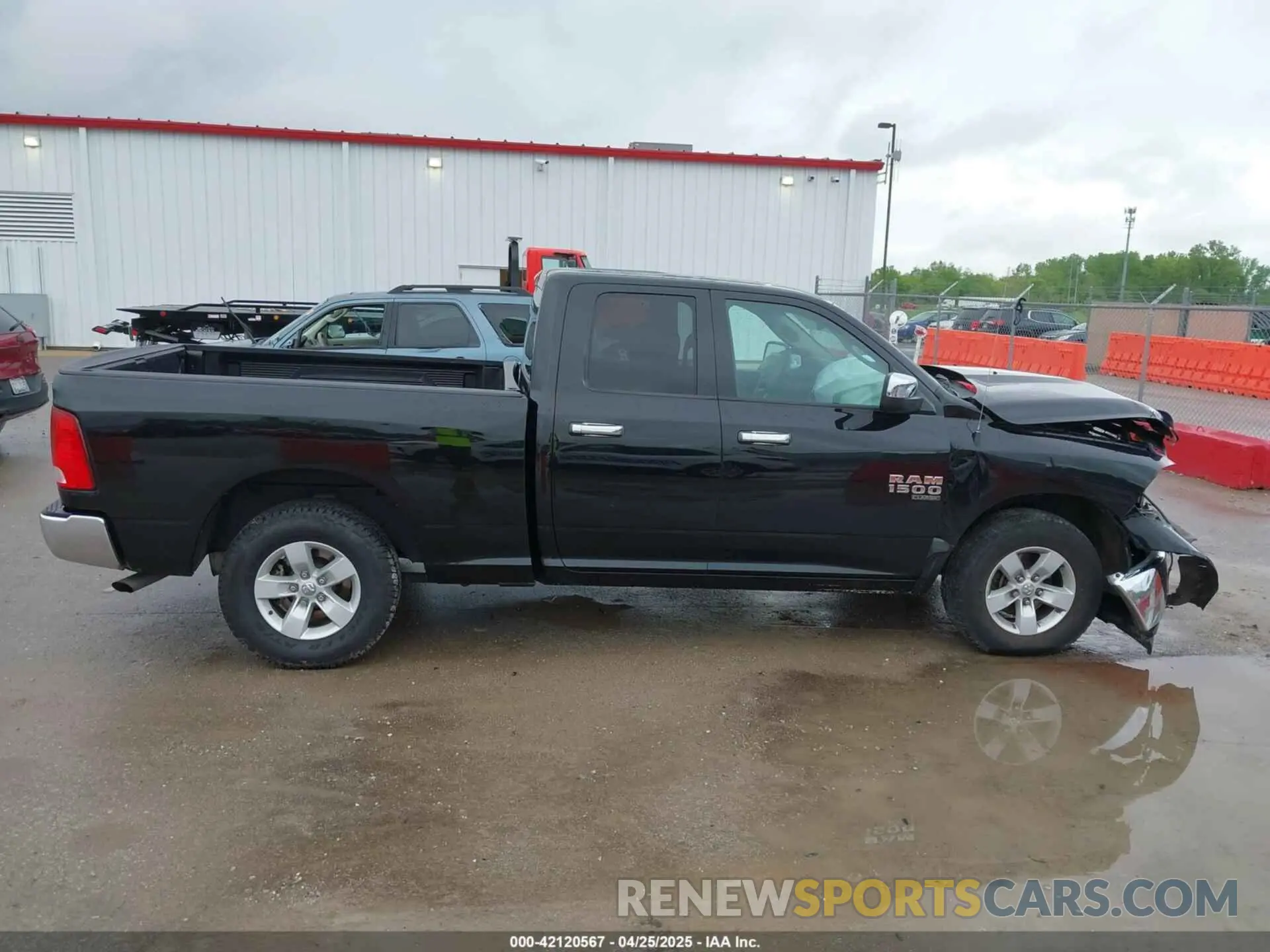 14 Photograph of a damaged car 1C6RR6FG6LS116923 RAM 1500 CLASSIC 2020