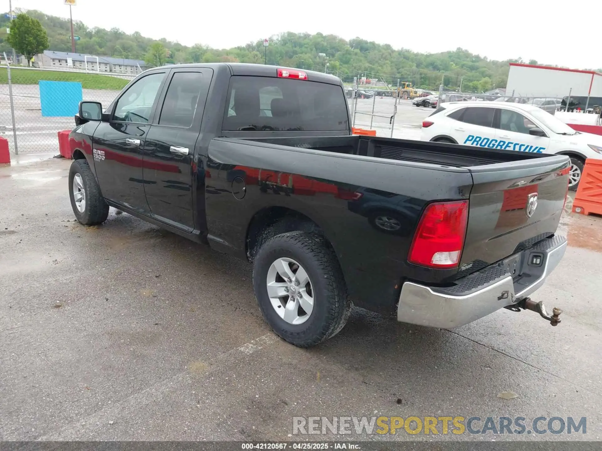 3 Photograph of a damaged car 1C6RR6FG6LS116923 RAM 1500 CLASSIC 2020