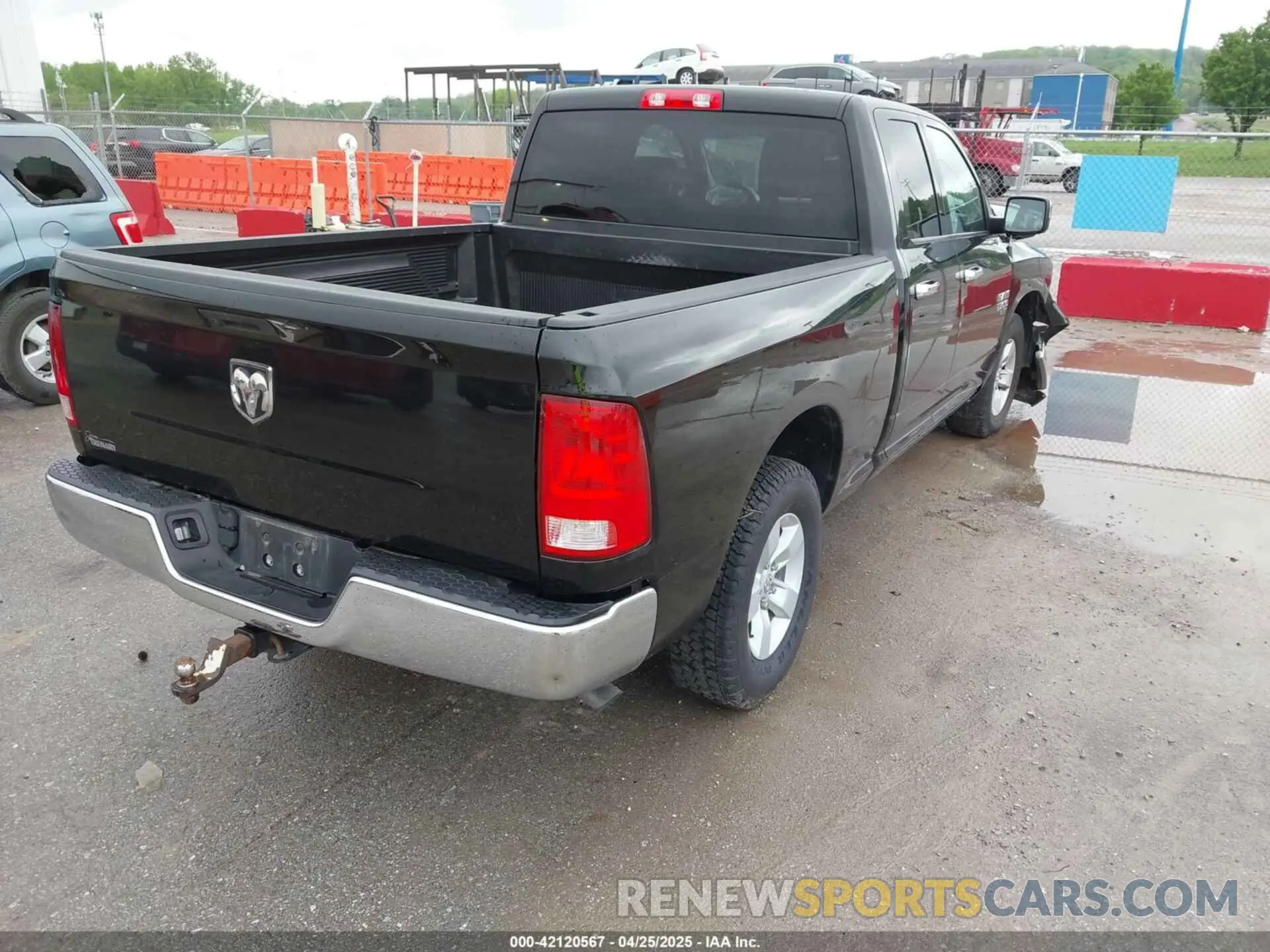 4 Photograph of a damaged car 1C6RR6FG6LS116923 RAM 1500 CLASSIC 2020