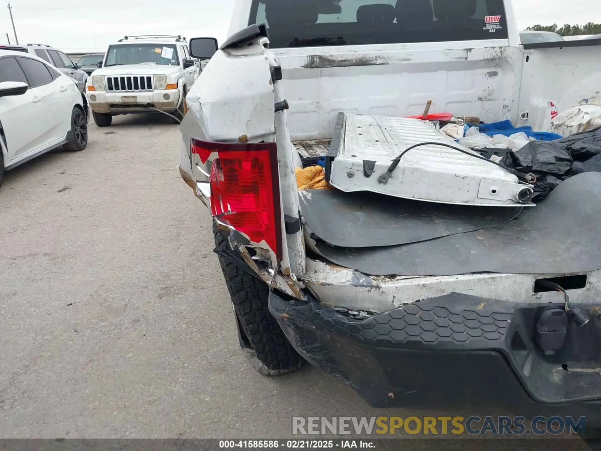 17 Photograph of a damaged car 1C6RR6FG7LS138428 RAM 1500 CLASSIC 2020