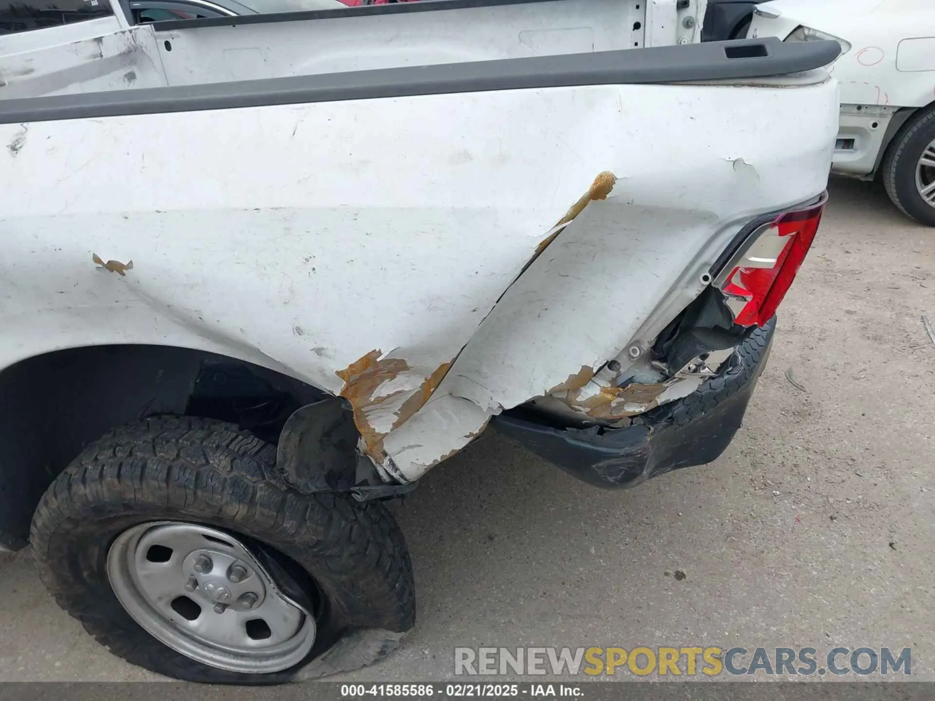 18 Photograph of a damaged car 1C6RR6FG7LS138428 RAM 1500 CLASSIC 2020