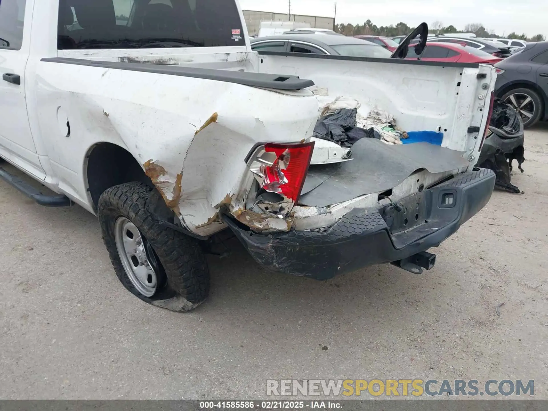 6 Photograph of a damaged car 1C6RR6FG7LS138428 RAM 1500 CLASSIC 2020