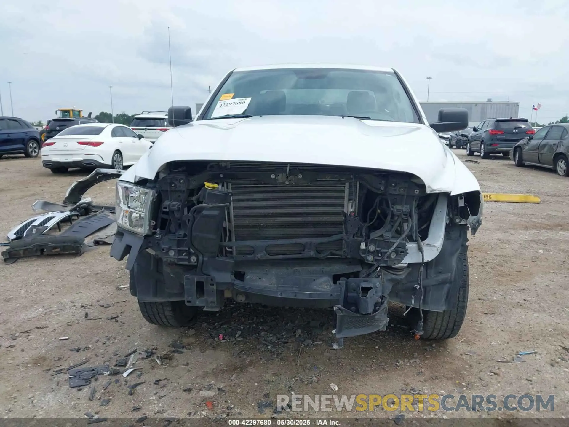 13 Photograph of a damaged car 1C6RR6FG7LS152040 RAM 1500 CLASSIC 2020