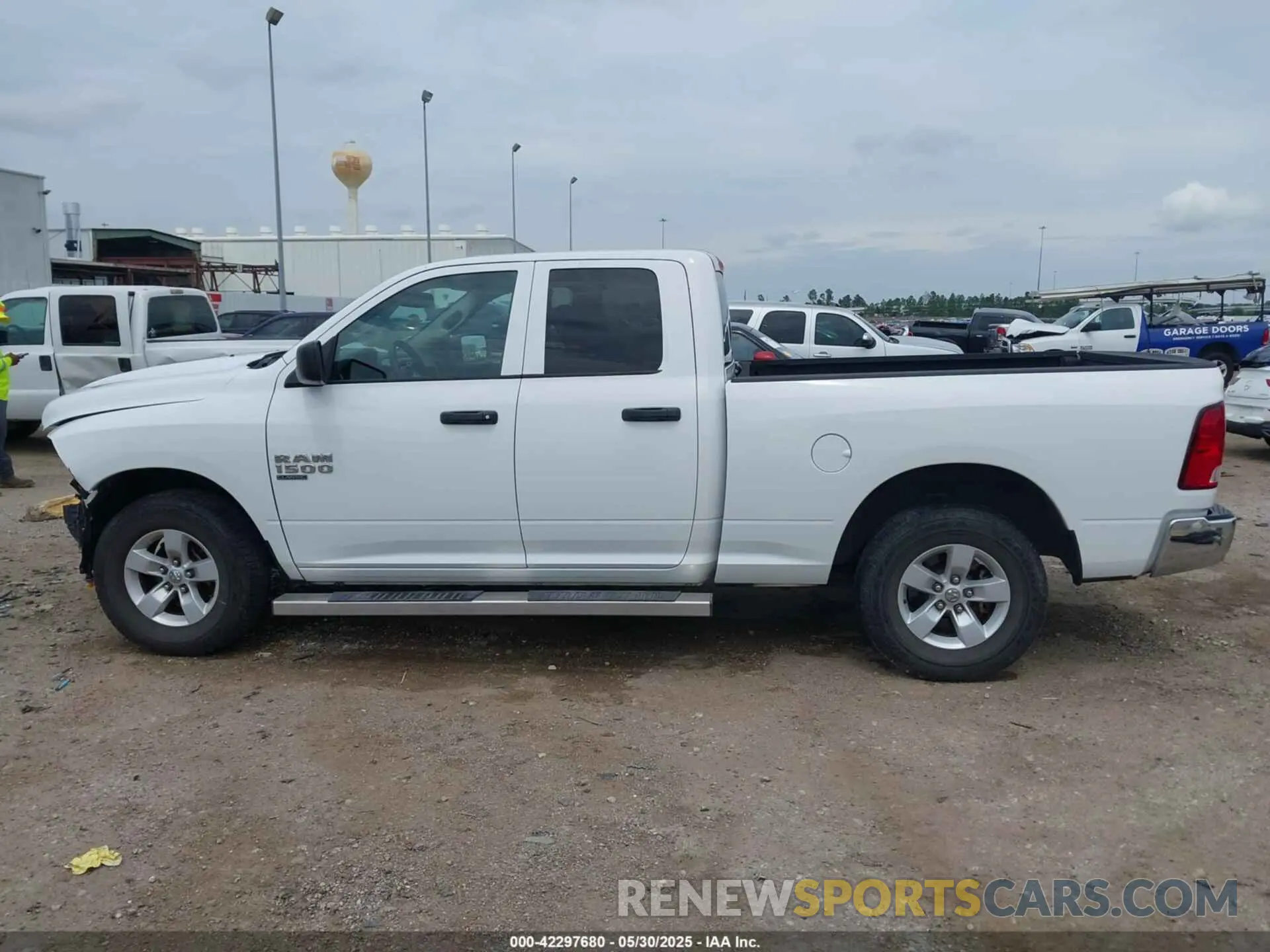 15 Photograph of a damaged car 1C6RR6FG7LS152040 RAM 1500 CLASSIC 2020